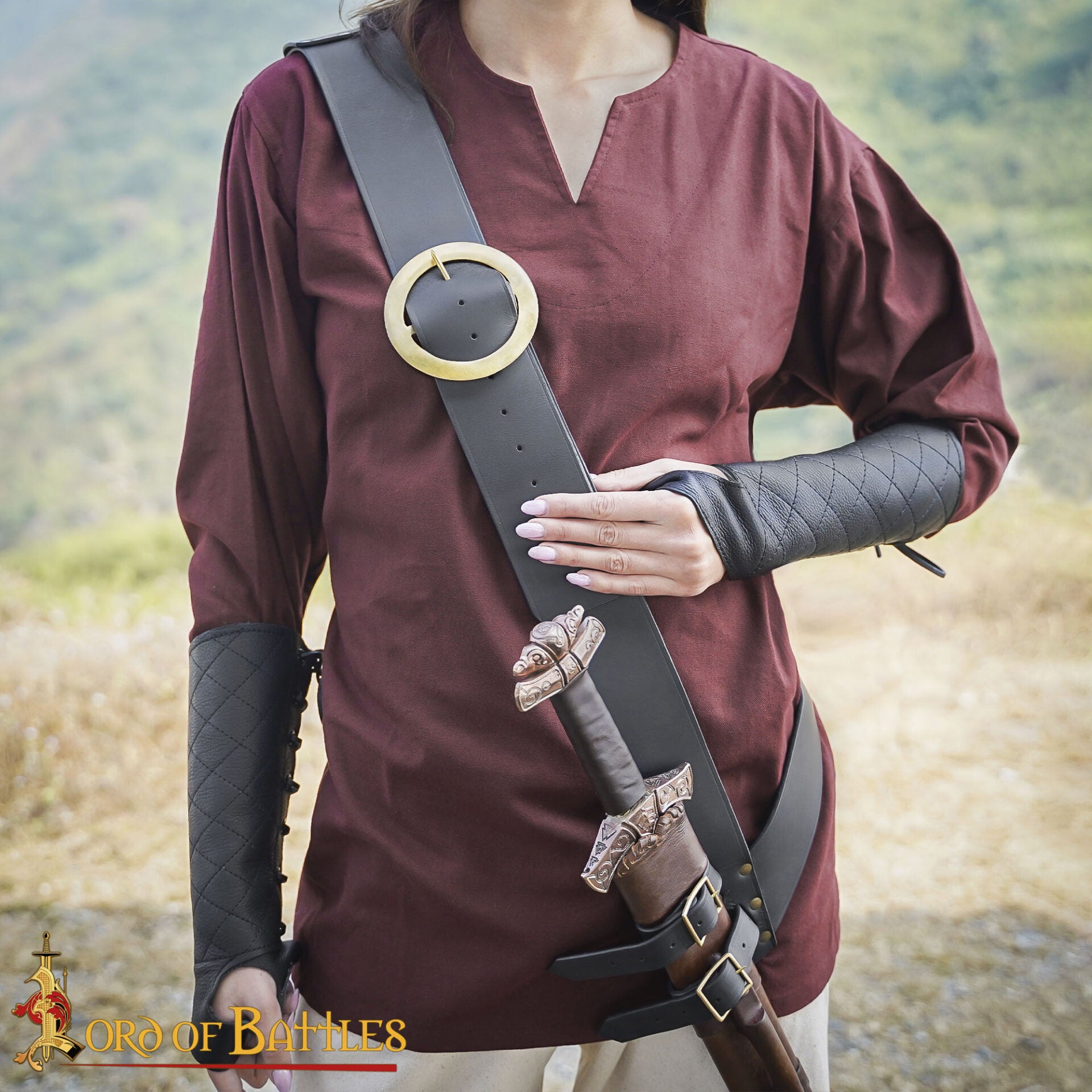 Imagen única de: Hebilla Medieval Redonda de Latón Macizo 9,5 Cm