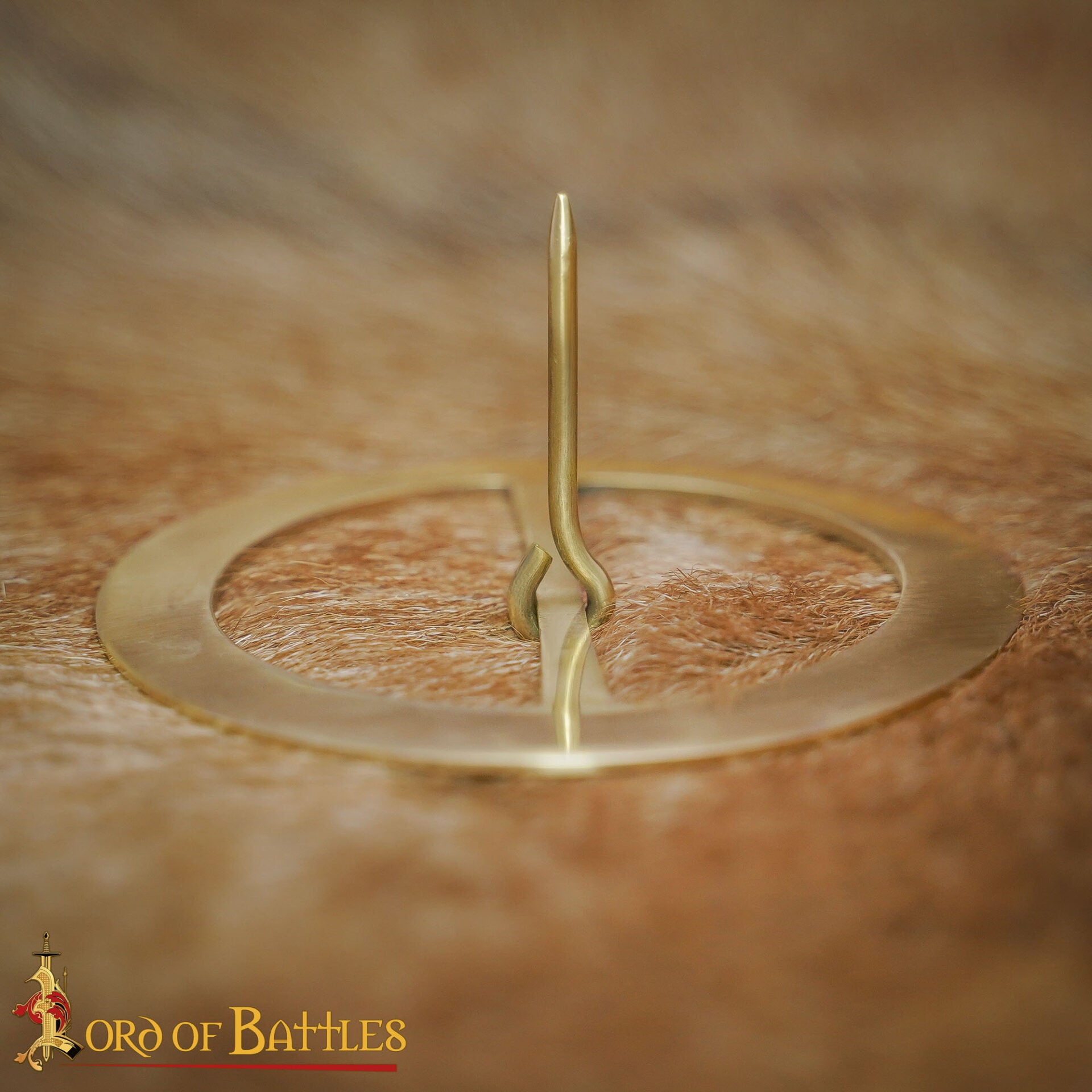 Imagen única de: Hebilla Medieval Redonda de Latón Macizo 9,5 Cm