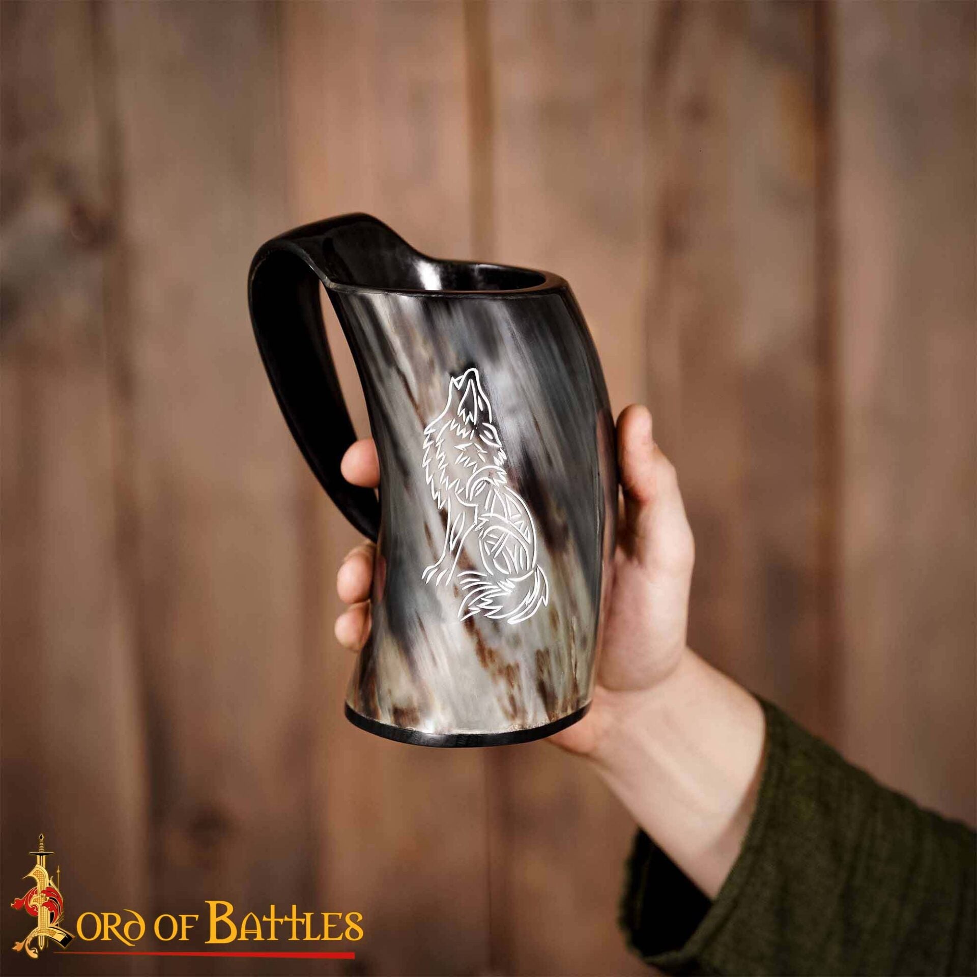 Imagen única de: Jarro Vikingo de Cuerno con Nudos de Lobo Celta (600ml)