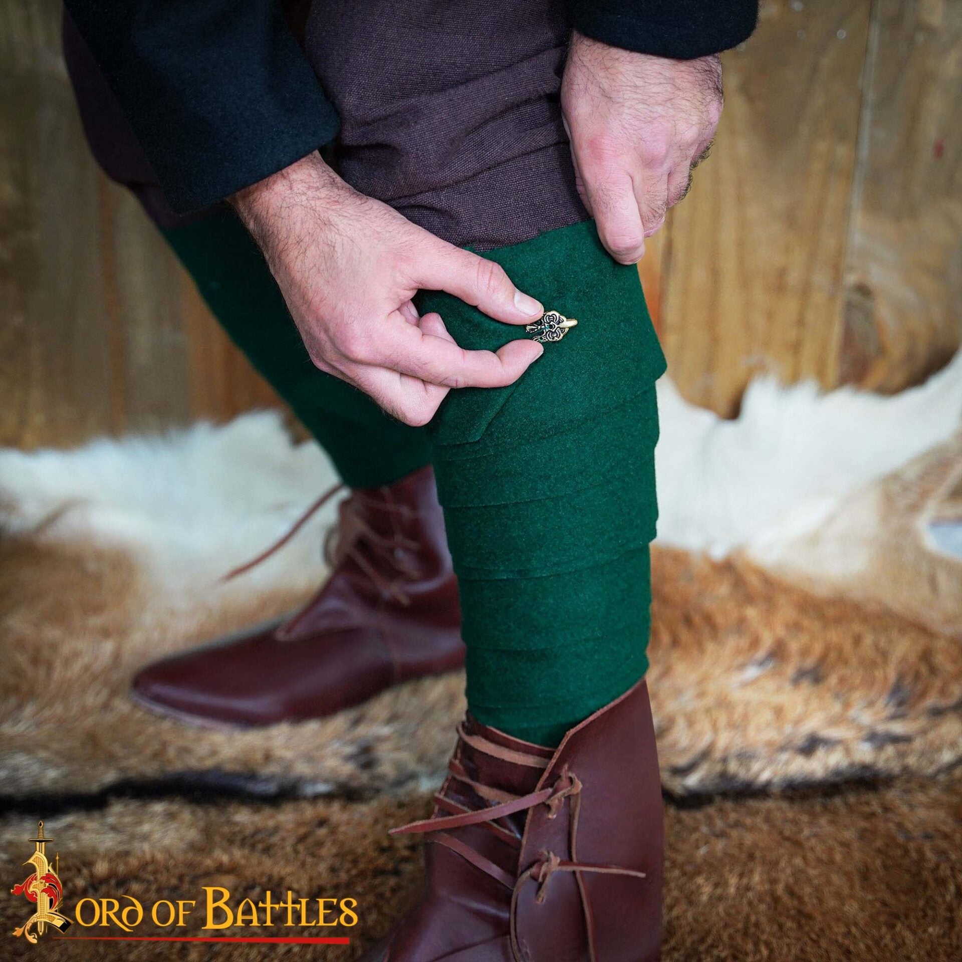 Imagen única de: Gancho de Cuervo de Latón Vikingo del Siglo X - 3 Cm - para Envolturas de Piernas y Winingas