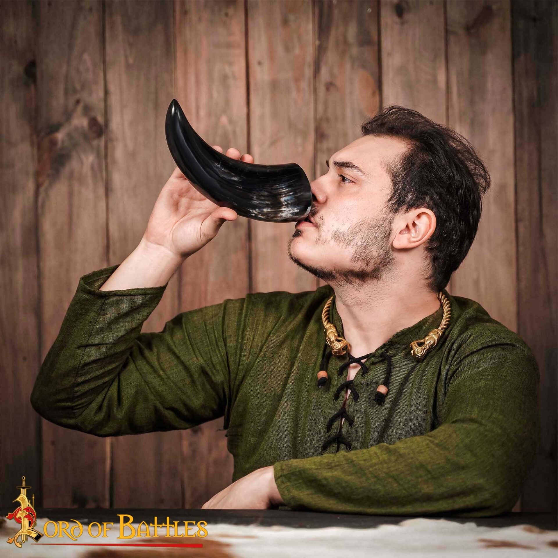 Imagen única de: Viking Drinking Ox Horn Juego de 4 - Jarras de Cuerno Pulido de 400 Ml con Bolsa de Almacenamiento de Lona