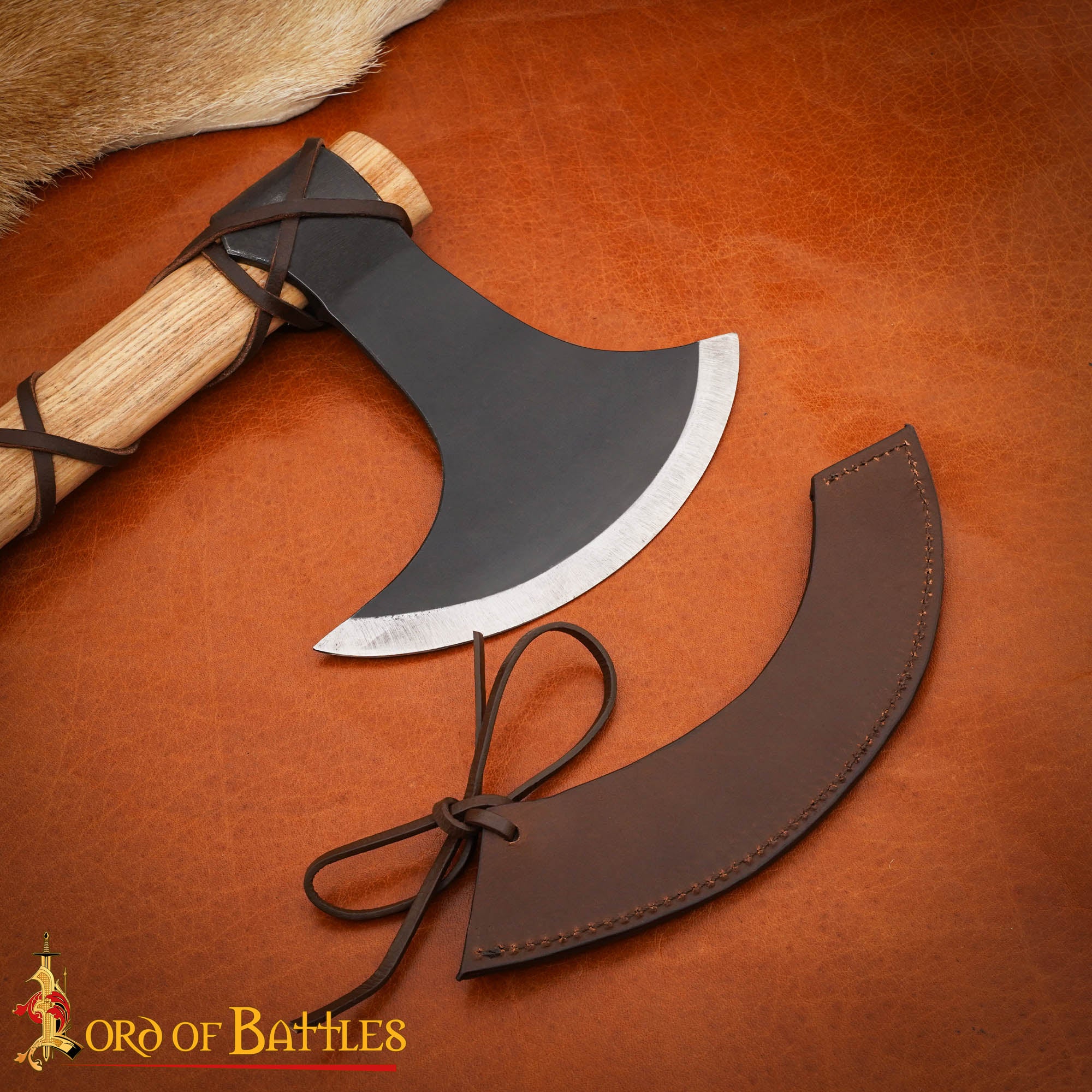 Hacha Vikinga Forjada a Mano - Cabeza de Acero Al Carbono con Mango de Madera Dura y Forrado de Cuero Auténtica Hacha de Batalla Nórdica para Larp, Camping y Exhibición - Imagen 11