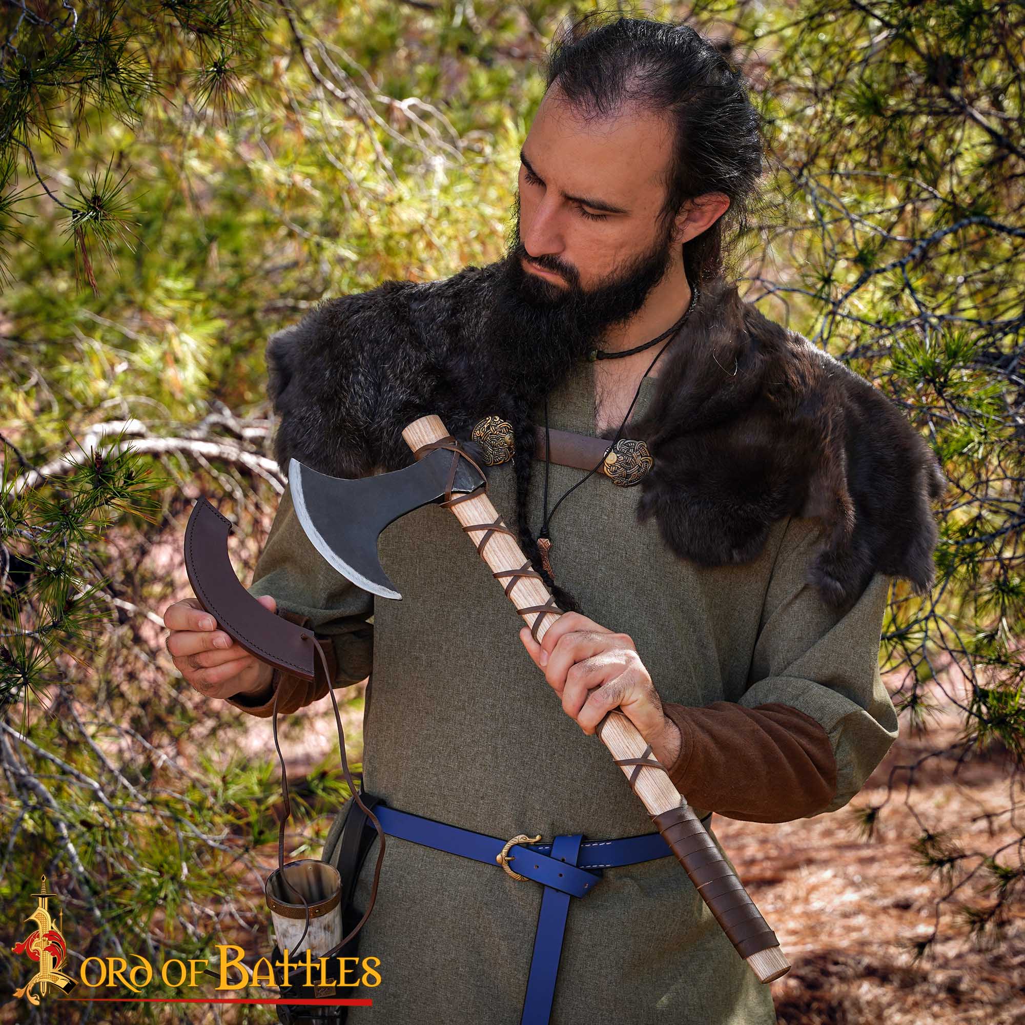 Hacha Vikinga Forjada a Mano - Cabeza de Acero Al Carbono con Mango de Madera Dura y Forrado de Cuero Auténtica Hacha de Batalla Nórdica para Larp, Camping y Exhibición - Imagen 6