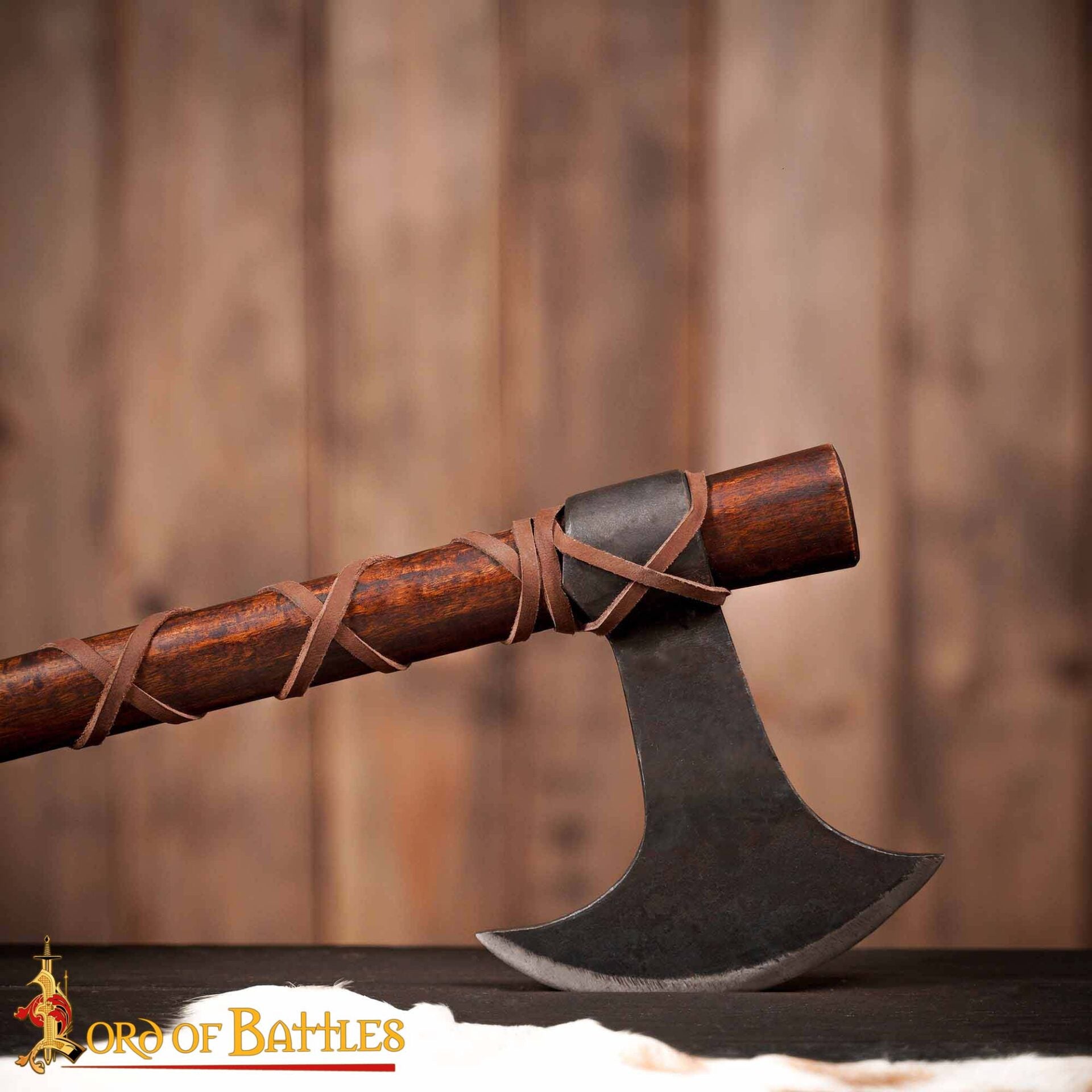 Hacha Vikinga Forjada a Mano - Cabeza de Acero Al Carbono con Mango de Madera Dura y Forrado de Cuero Auténtica Hacha de Batalla Nórdica para Larp, Camping y Exhibición - Imagen 21