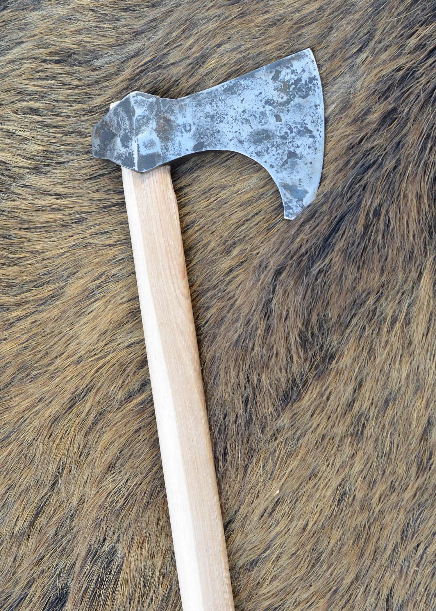 Imagen única de: Mango De Hacha De Madera De Nogal, De Aprox. 56 Cm De Largo.