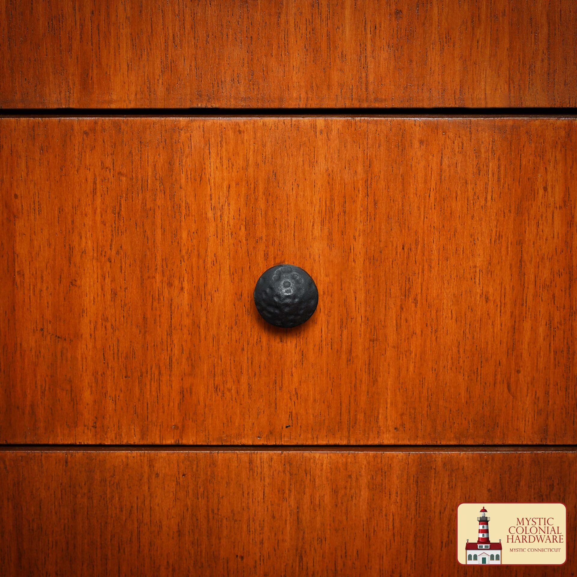 Imagen única de: Pomo Cuadrado de Hierro Forjado a Mano - 1 1/4 Pulgadas de Diámetro