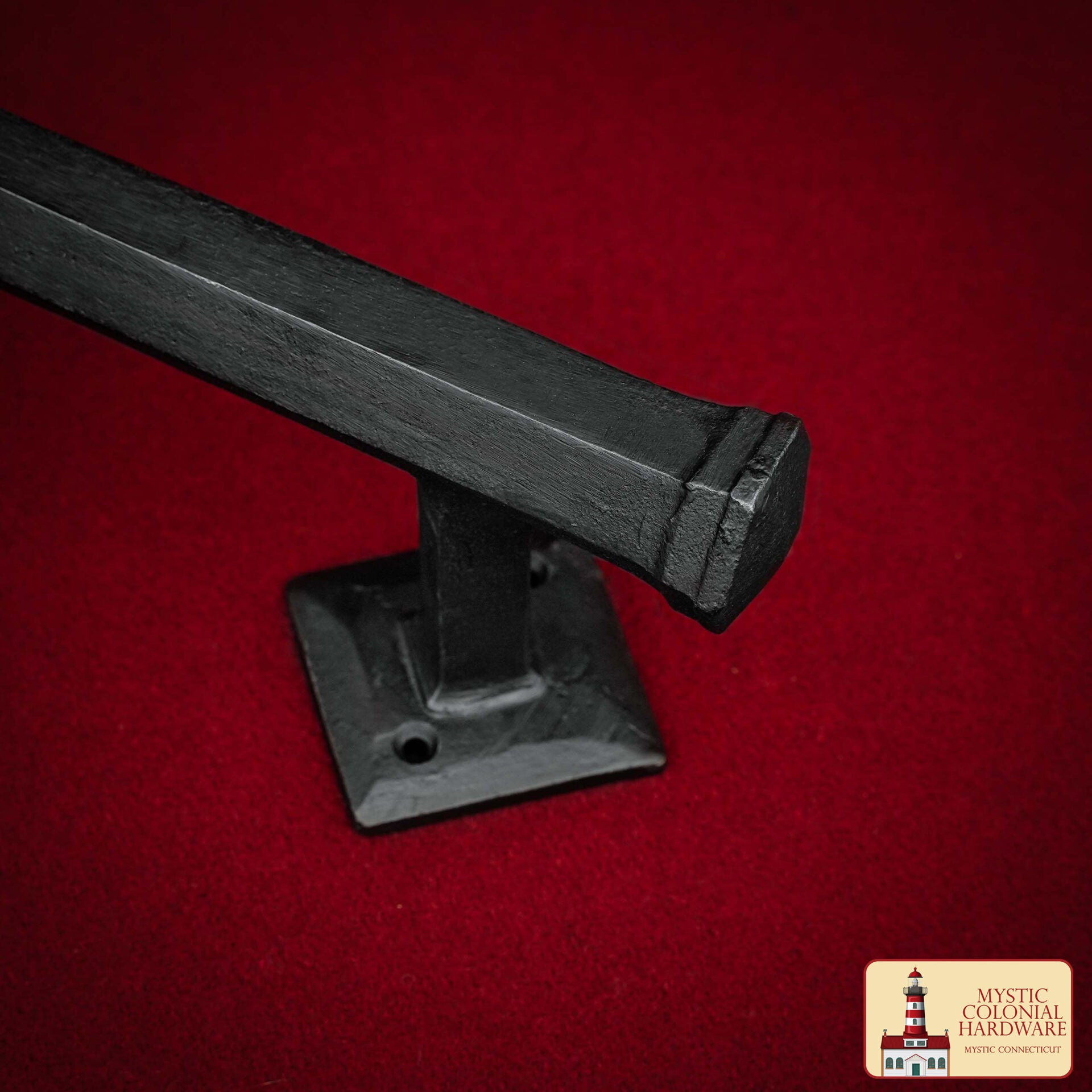 Imagen única de: Tirador de Puerta de Castillo de Estilo Medieval: Hierro Macizo Forjado a Mano