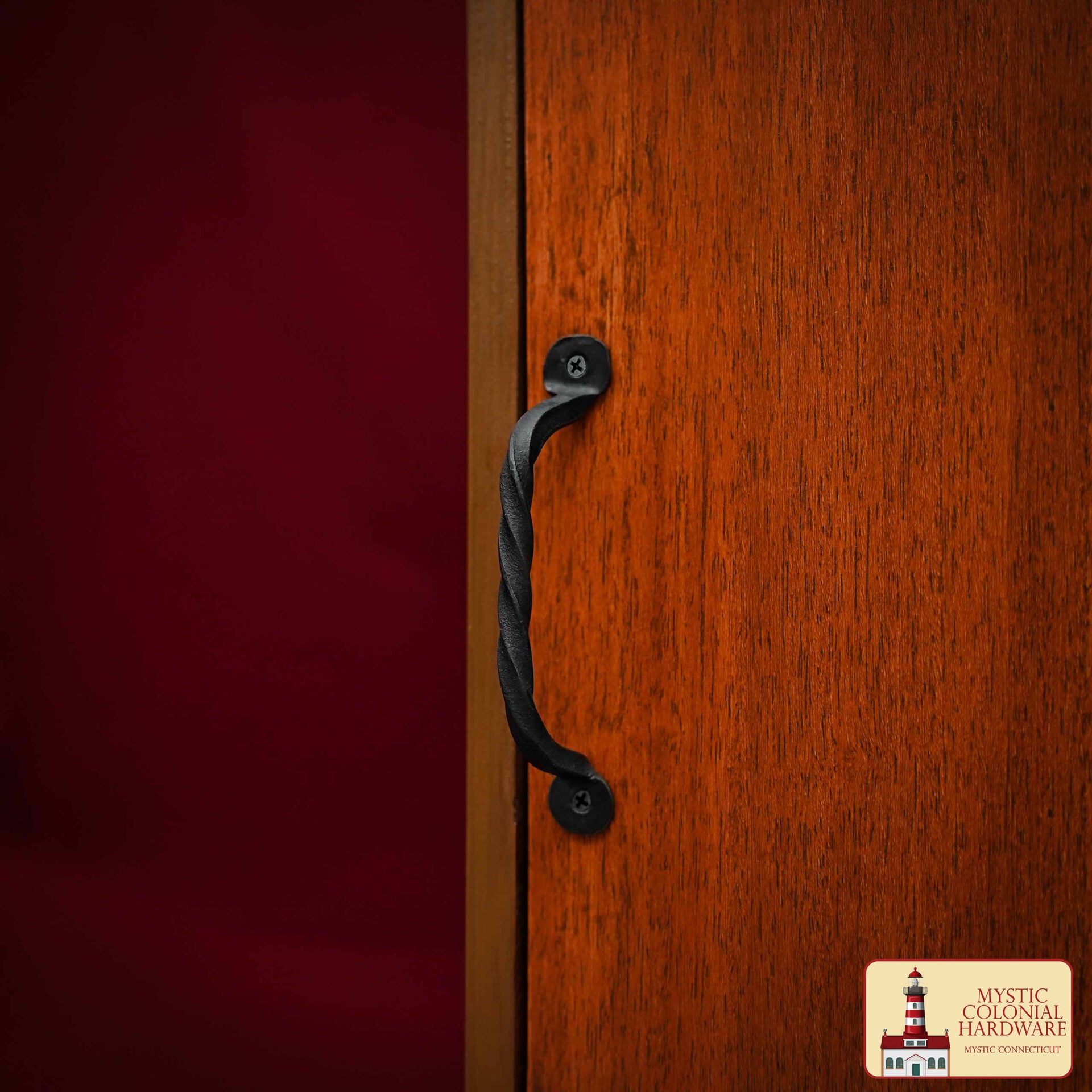 Imagen única de: Juego de 2 Tiradores de Puerta Rústicos Forjados a Mano: Ideal para Ambientes Victorianos, Coloniales, Retro, Steampunk, Góticos, Barrocos y Medievales, 16,5 Cm