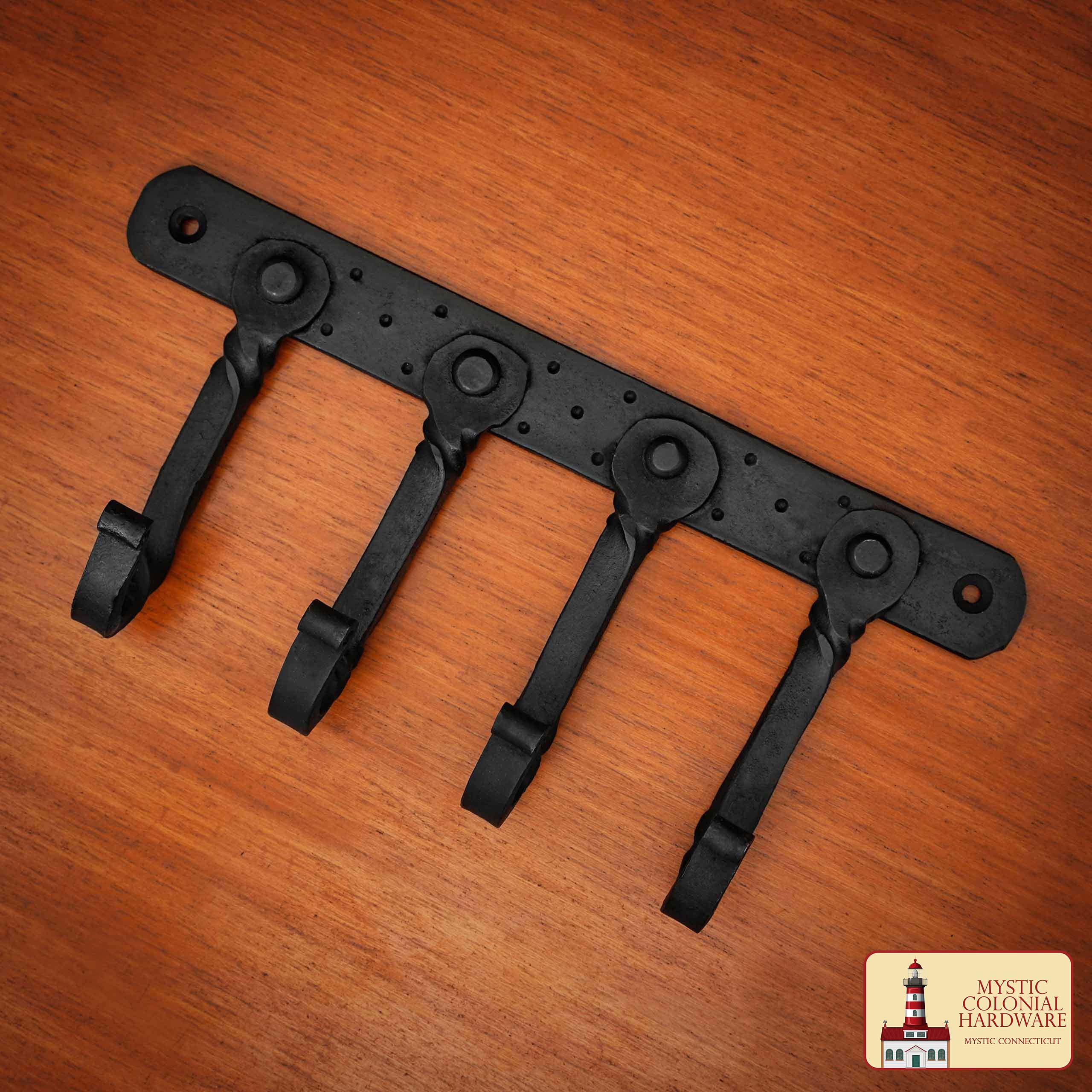 Imagen única de: Mystic Colonial Hardware Rústico de Hierro Fundido Ganchos de Pared - Pesado Aceite Ennegrecido Utilidad Estante para Abrigos, Bolsos, Toallas, Batas y Sombreros