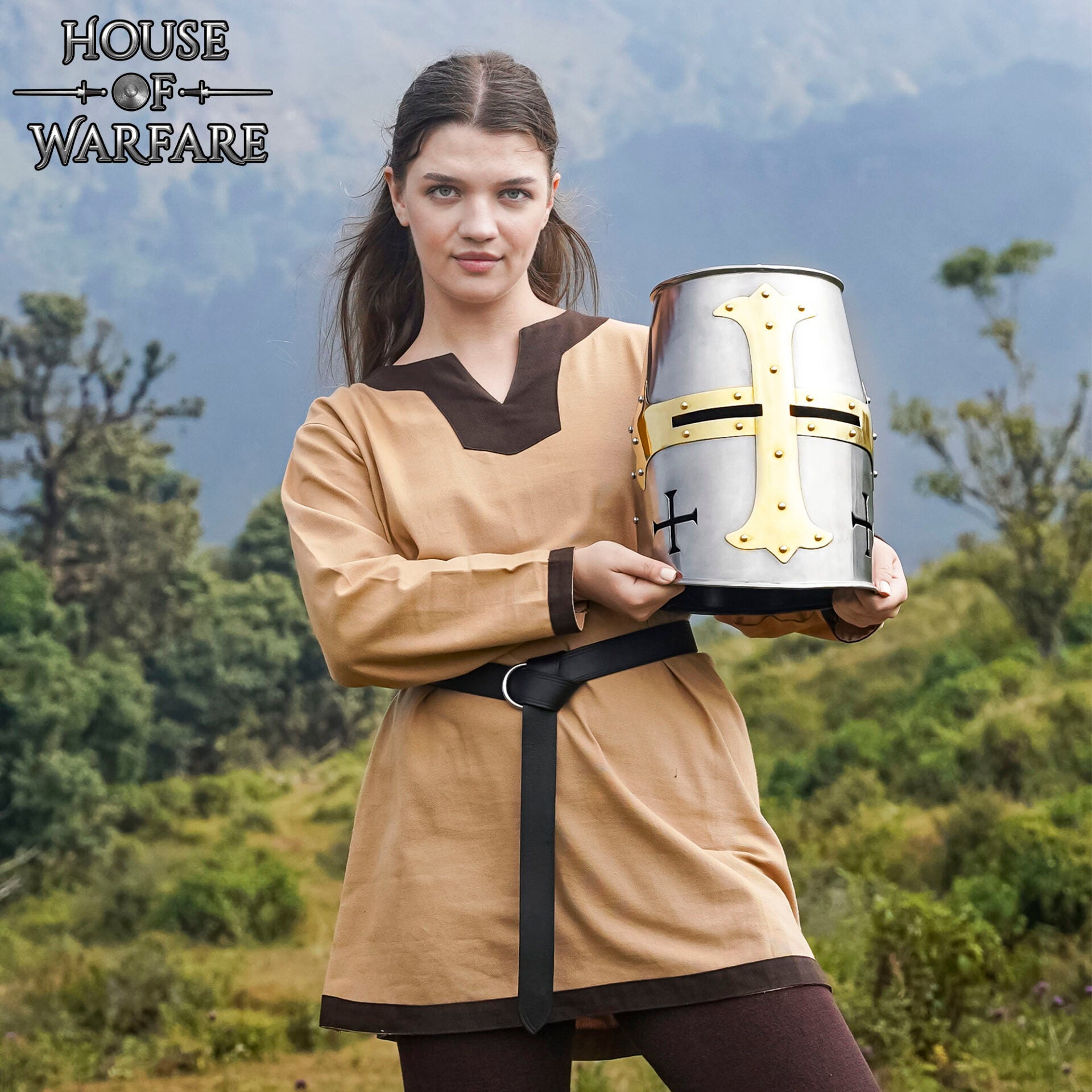 Imagen única de: Gran Yelmo de Cruzado con Cruz de Latón Estilo Siglos Xii-xiii