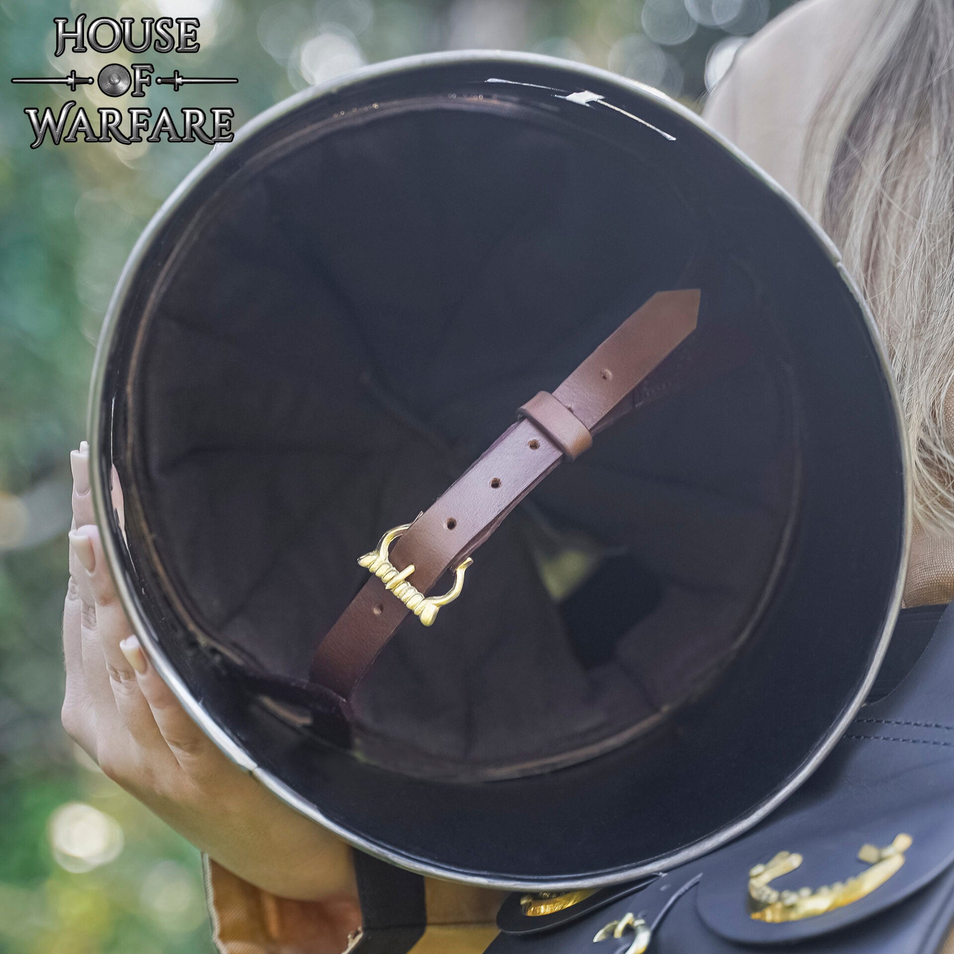 Imagen única de: Gran Yelmo de Cruzado con Cruz de Latón Estilo Siglos Xii-xiii