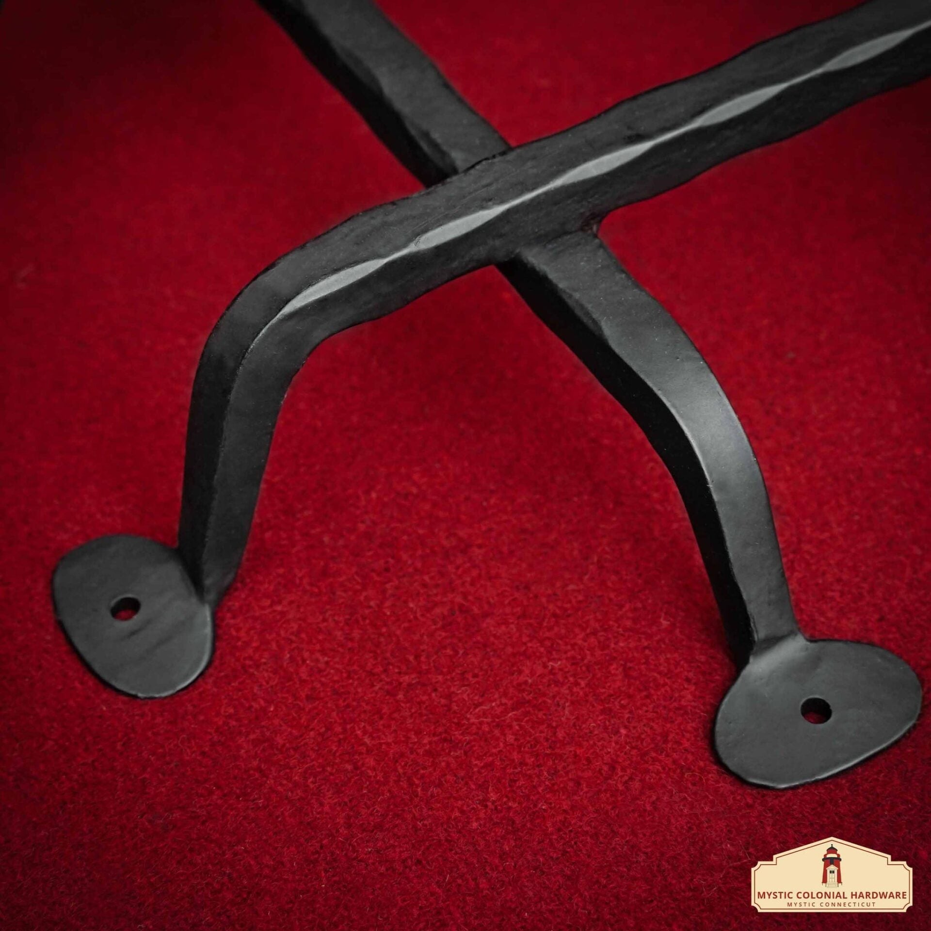 Imagen única de: Puerta Rústica Forjada a Mano Parrilla Speakeasy: Ideal para Ambientes Coloniales, Retro, Steampunk, Góticos, Barrocos y Medievales, (28.7x29.1) Cm