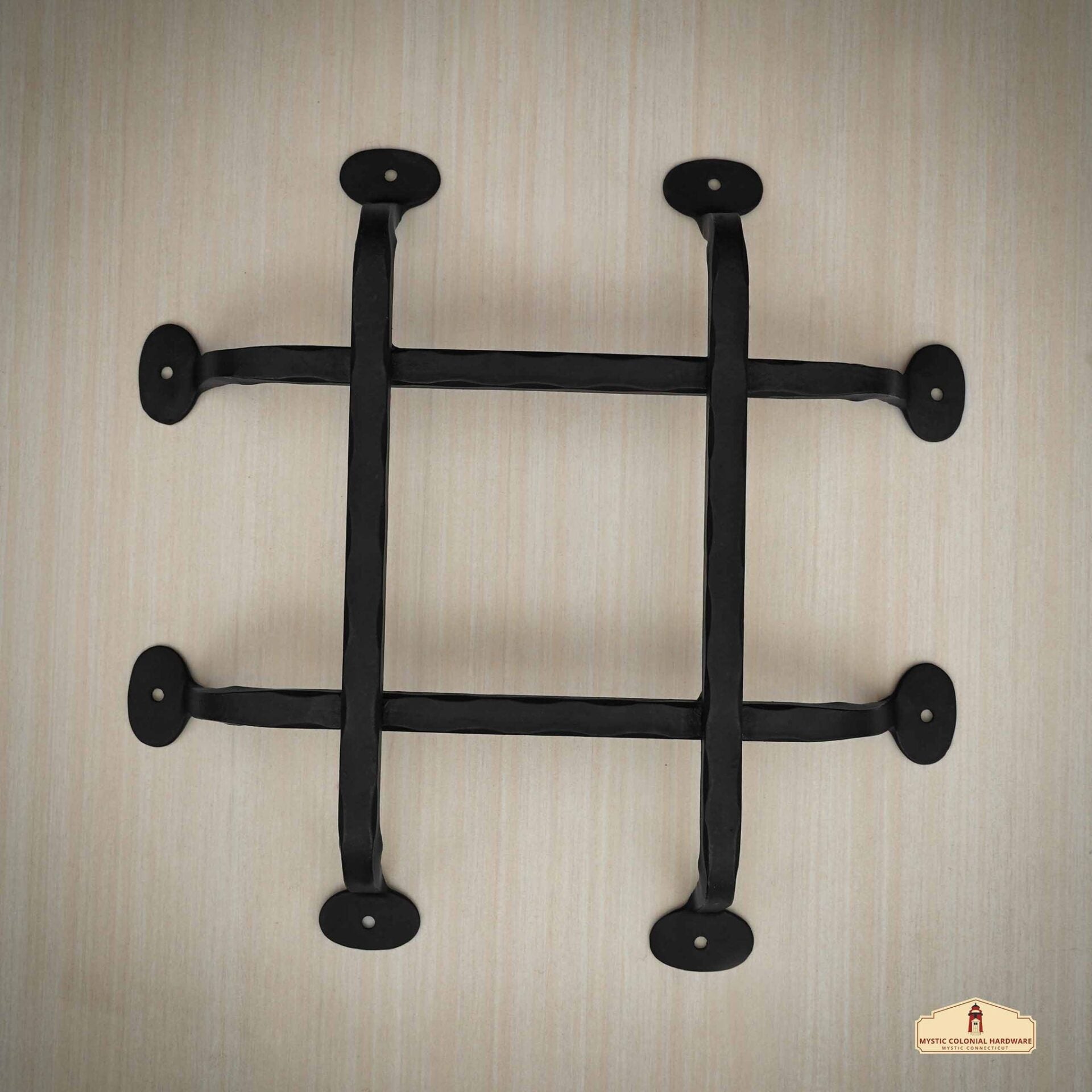 Imagen única de: Puerta Rústica Forjada a Mano Parrilla Speakeasy: Ideal para Ambientes Coloniales, Retro, Steampunk, Góticos, Barrocos y Medievales, (28.7x29.1) Cm