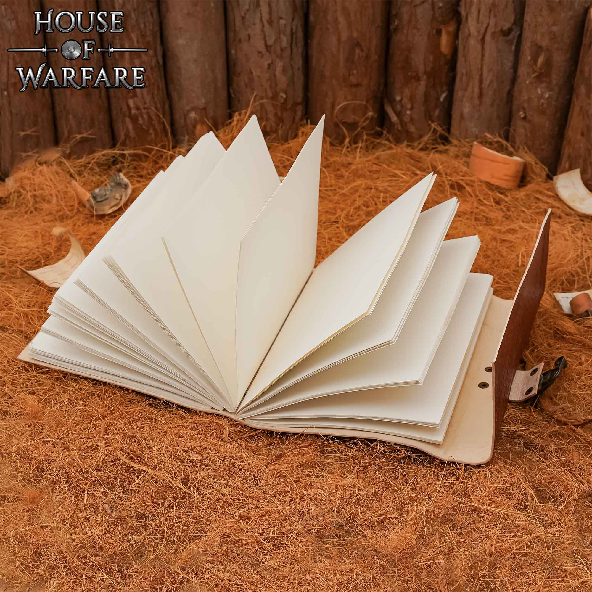 Imagen única de: Diario de Cuero Repujado Diosa Medieval - Diario Hecho a Mano con Cerradura de Latón