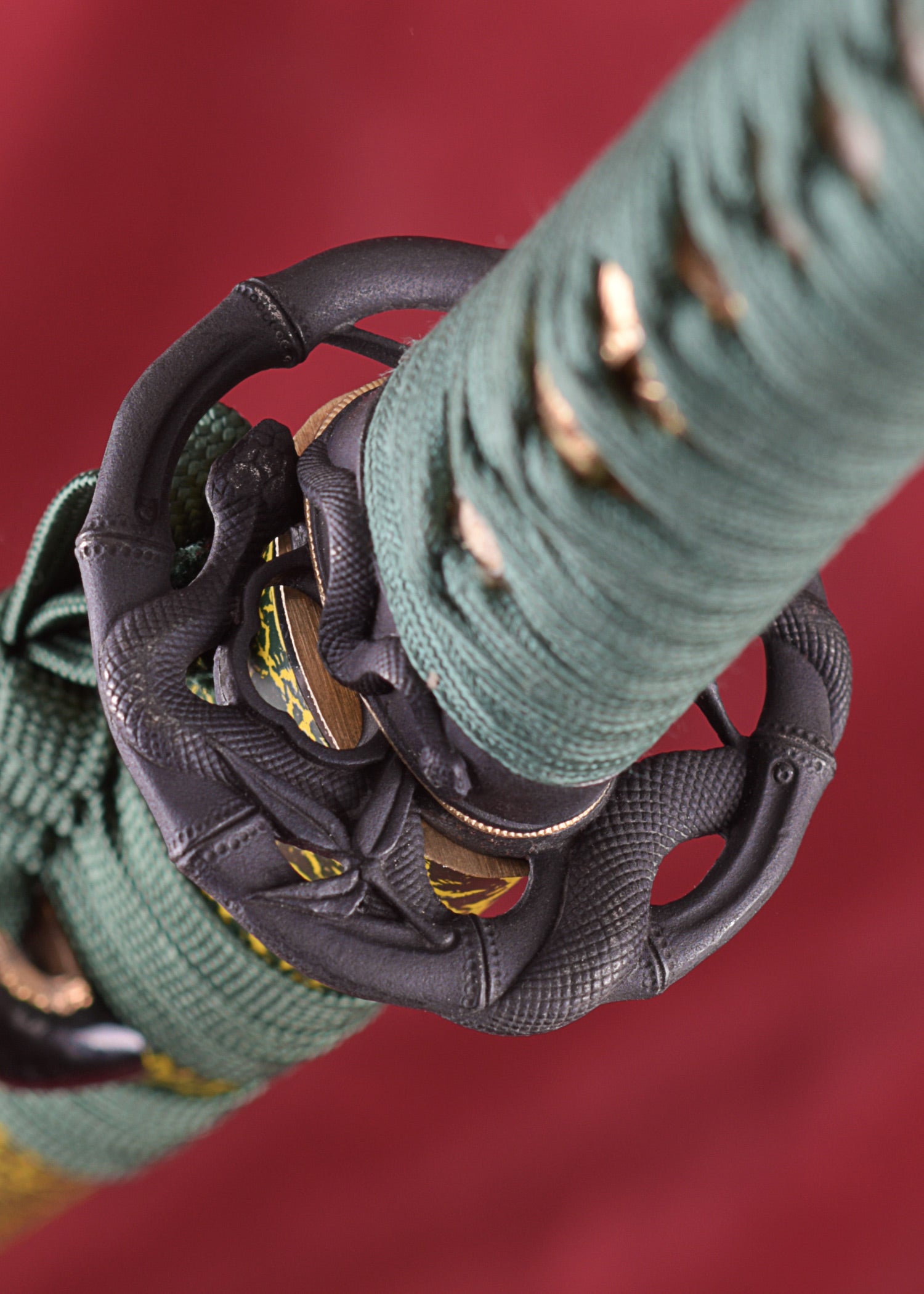 Detalle de Tsuba Katana Serpiente