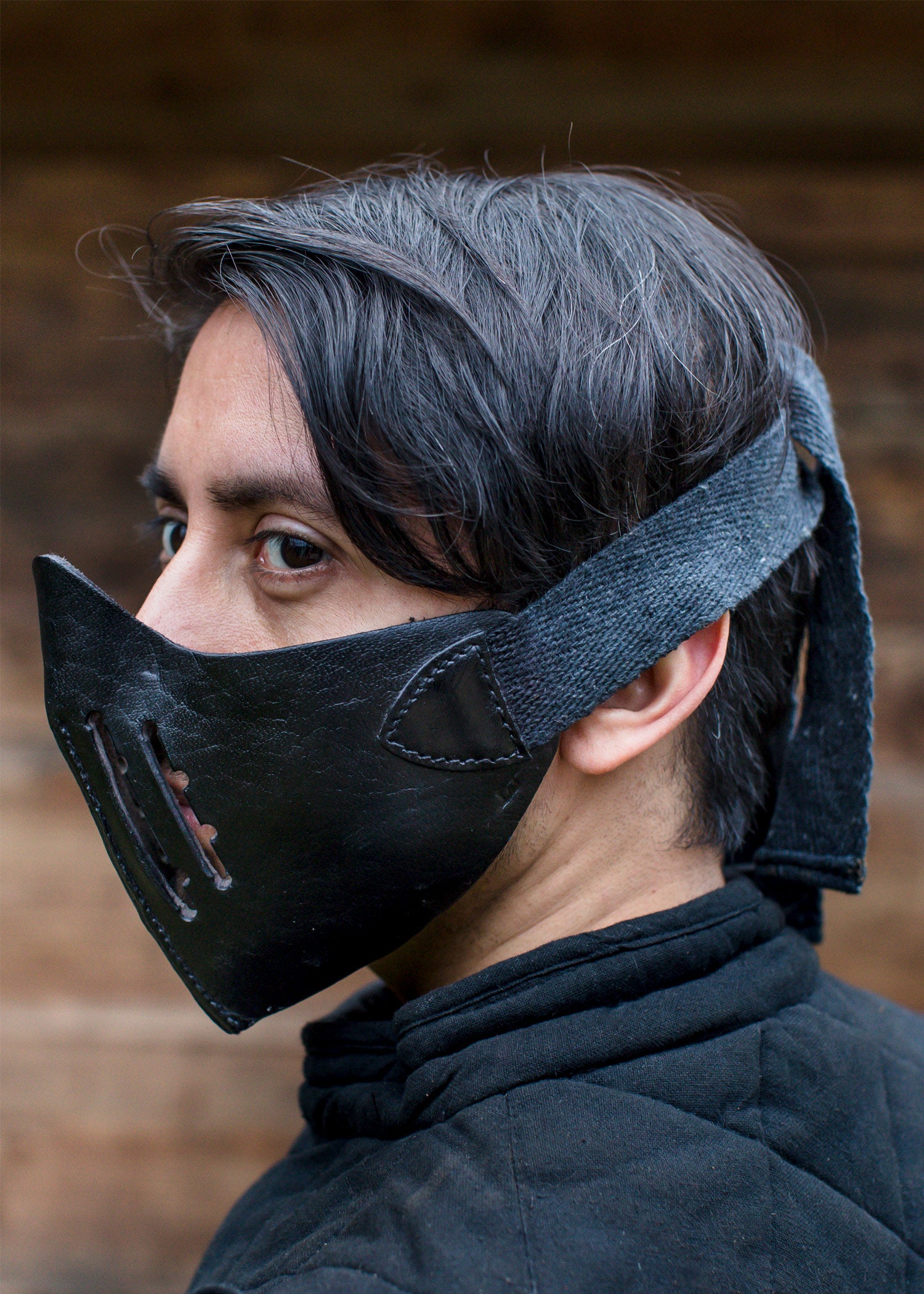 Imagen única de: Mempo, Media Máscara Hecha De Cuero.