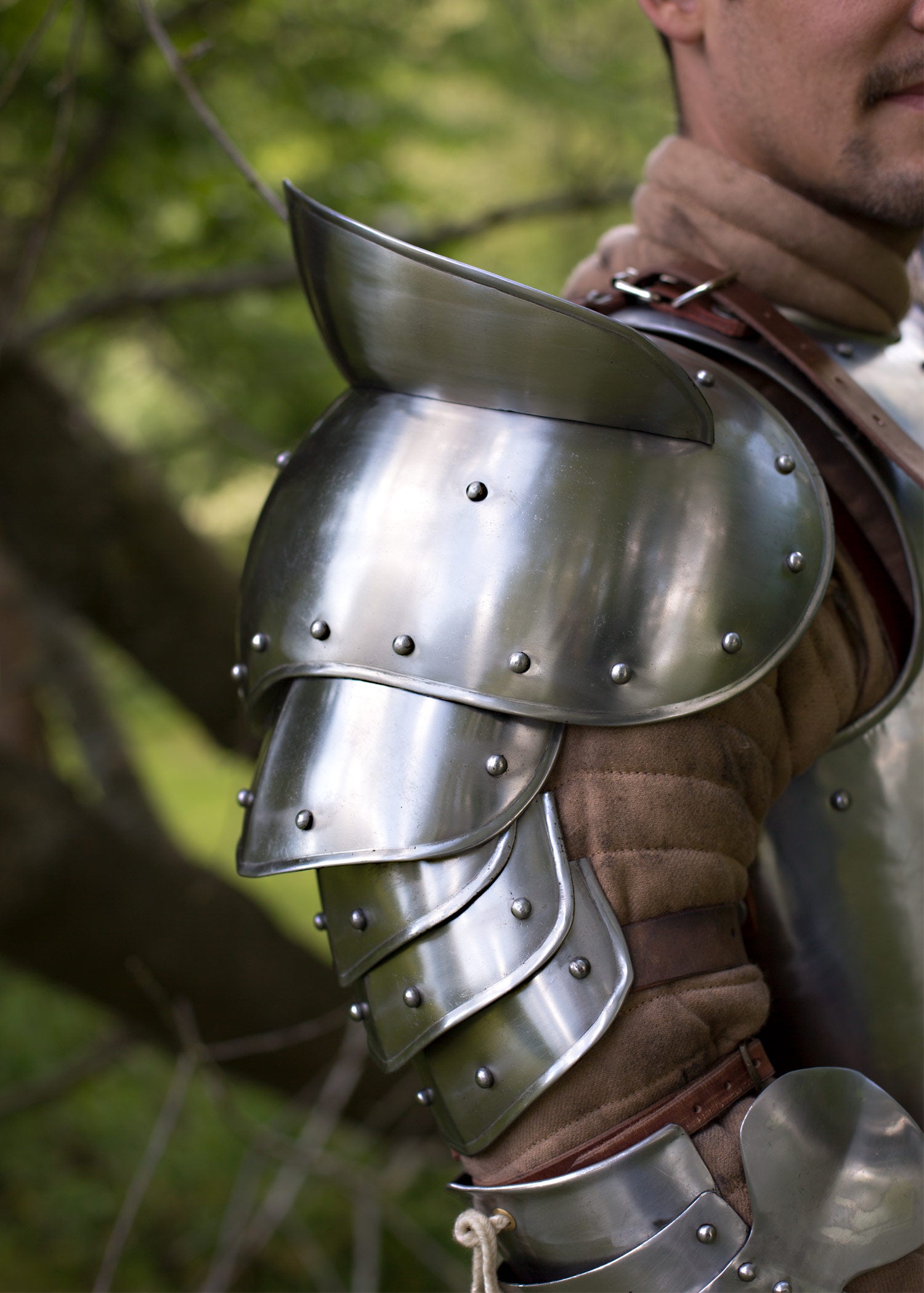 Imagen única de: Placas De Hombro De Acero Giant Warrior, Par