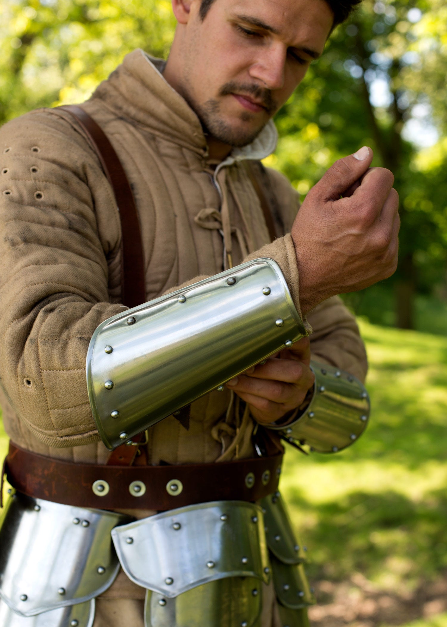 Imagen única de: Brazales Guerrero De Acero, Par
