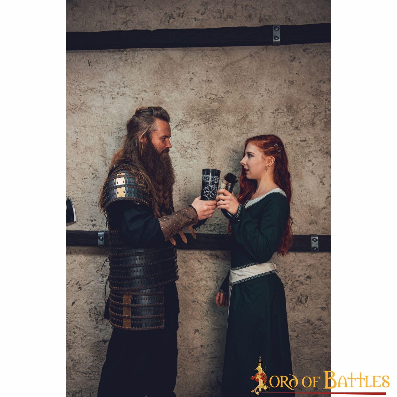 Imagen única de: El Cuerno para Beber Vegvisir 400 - 500 Ml Hecho a Mano con Auténtico Cuerno de Buey