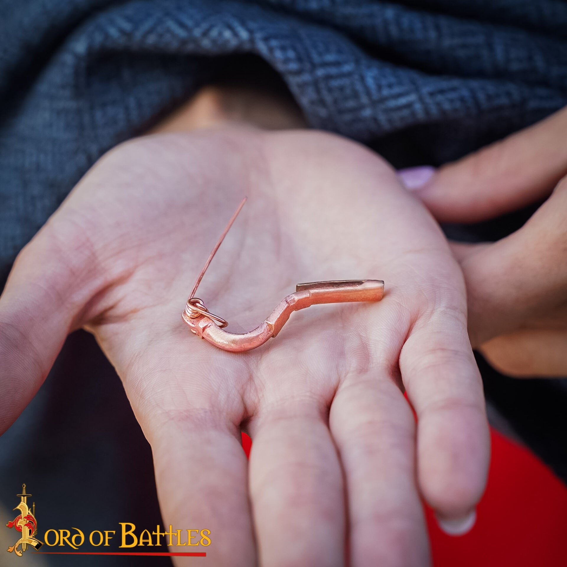 Imagen única de: Broche de Peroné de Rodilla de Bronce Romano del Siglo Iii - Fundición a la Cera Perdida