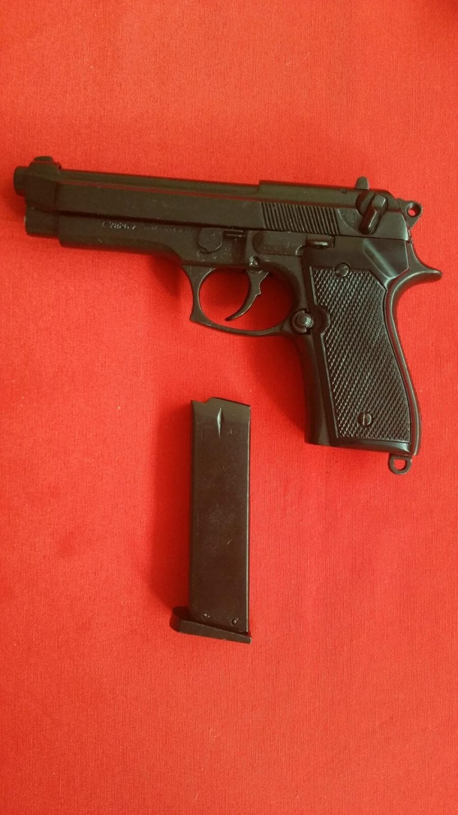Imagen única de: Pistola Beretta 92 F 9 Mm Réplica No Funcional 1254