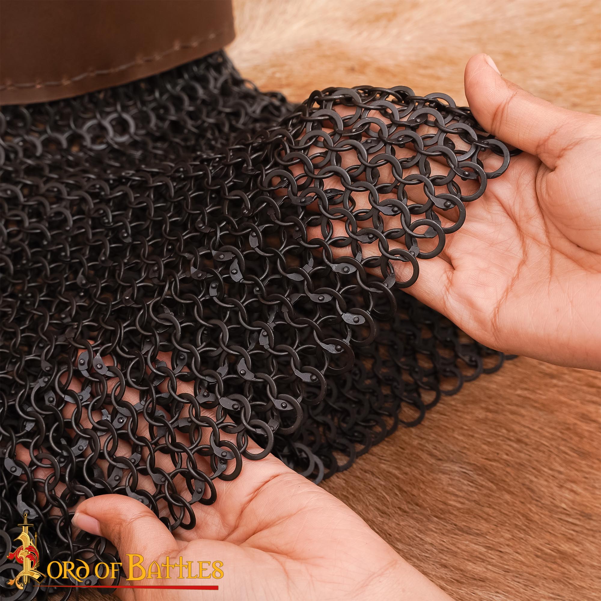 Imagen única de: Cota de Malla Medieval Aventail - Anillo Redondo Remachado con Cúpula de 9 Mm con Anillos Sólidos Planos Alternos - Acero Dulce de Calibre 17 - Ideal para Larp, Cosplay y Disfraces de Cine