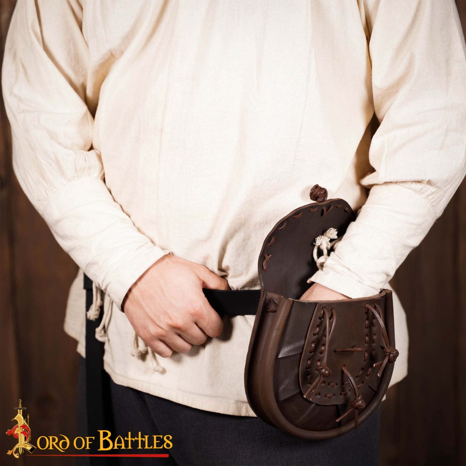 Imagen única de: Riñonera Medieval de Cuero Sporran con Borlas Anudadas - Bolsa Marrón