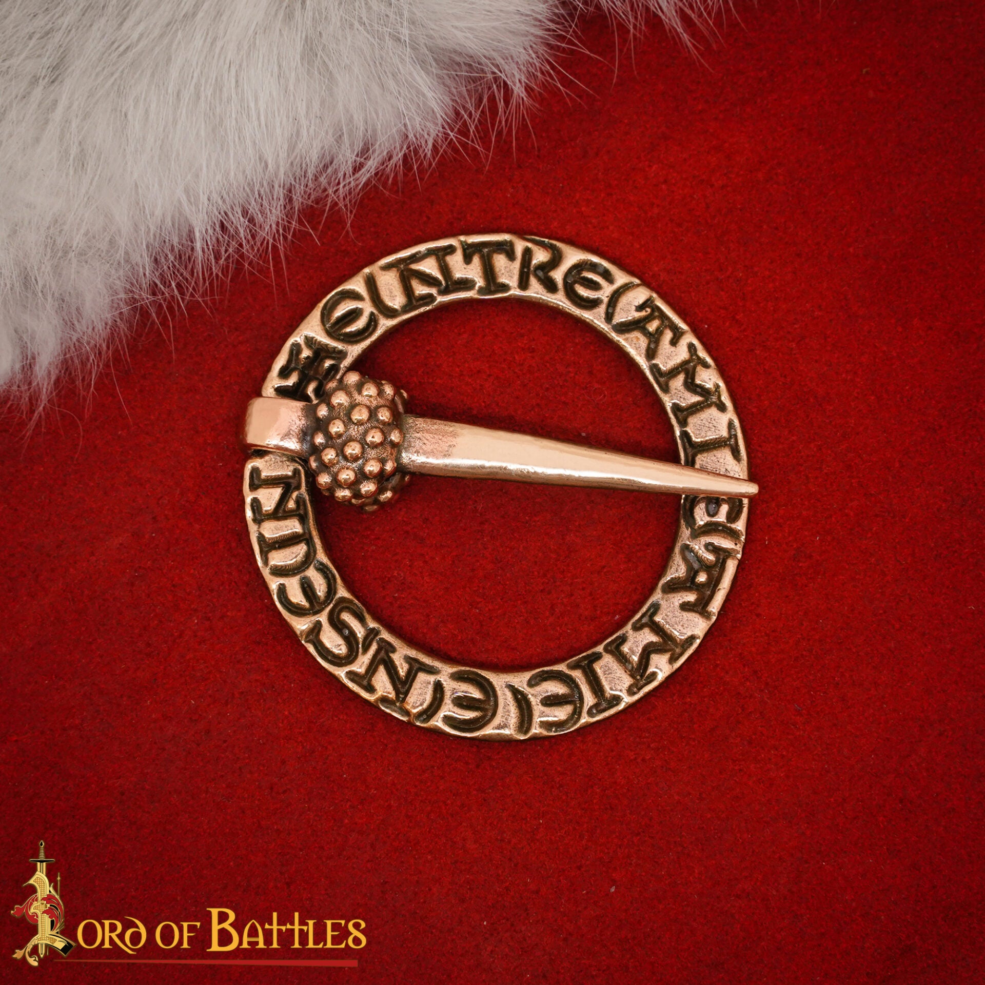 Imagen única de: Broche Medieval de Bronce con Anillo Fundido a la Cera Perdida Diseño Inscrito