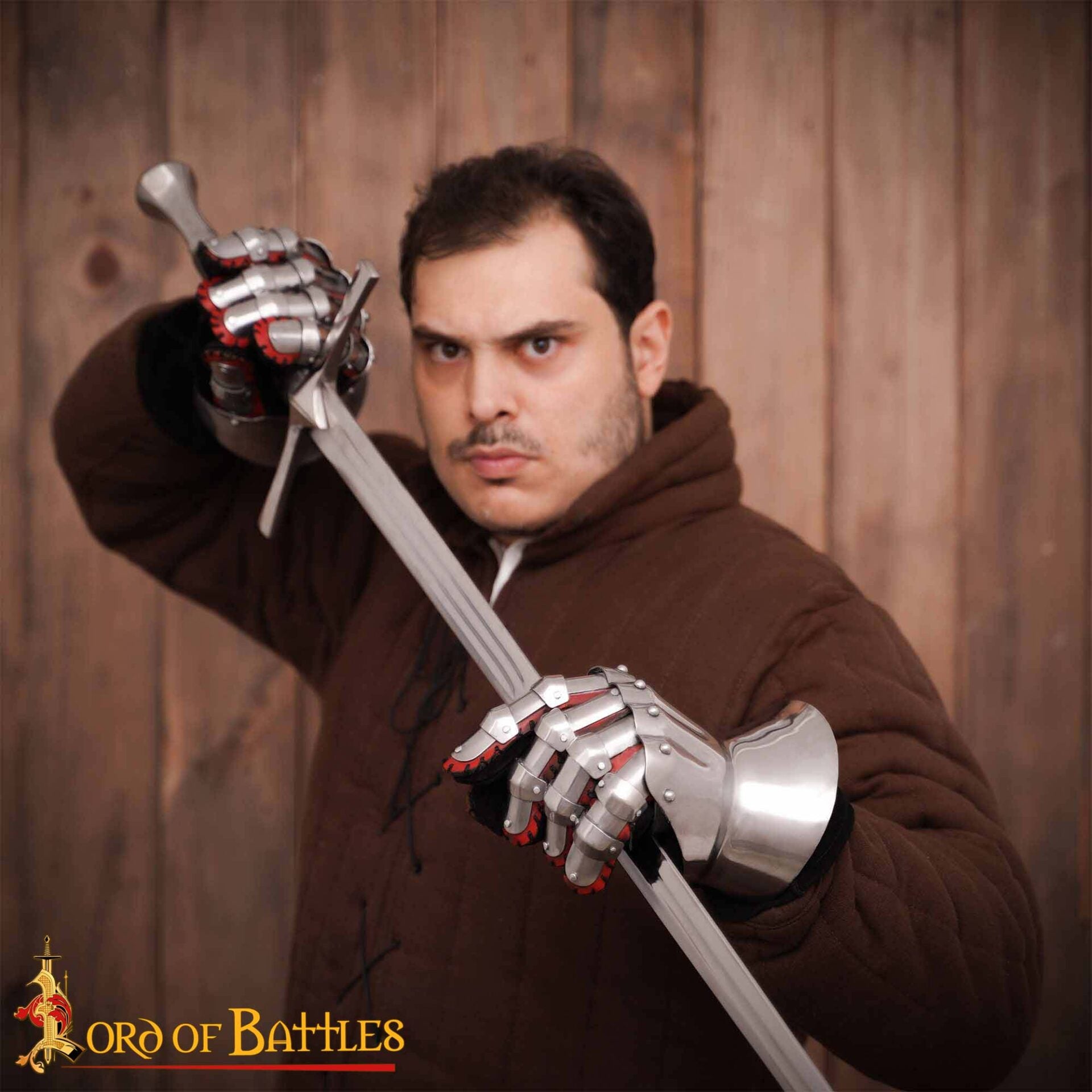 Imagen única de: Guanteletes Medievales de Reloj de Arena del Siglo Xiv - Guantes de Caballero Articulados de Acero de Calibre 16 - Auténtica Armadura Gótica de Protección para las Manos