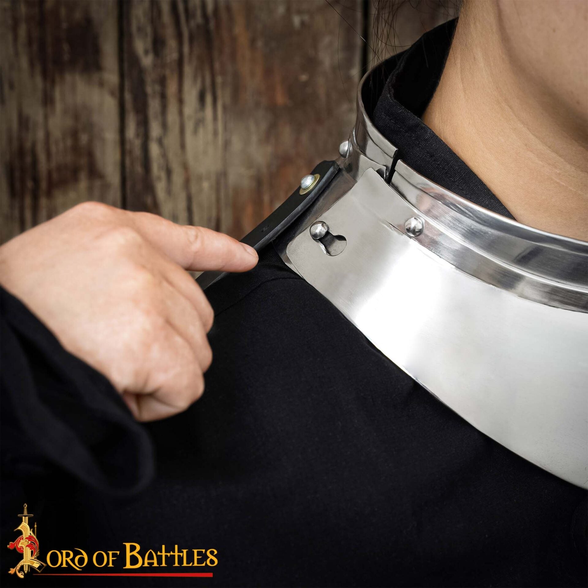 Imagen única de: Renaissance Lady Conquistador Gorget Pequeño de Acero Calibre 16