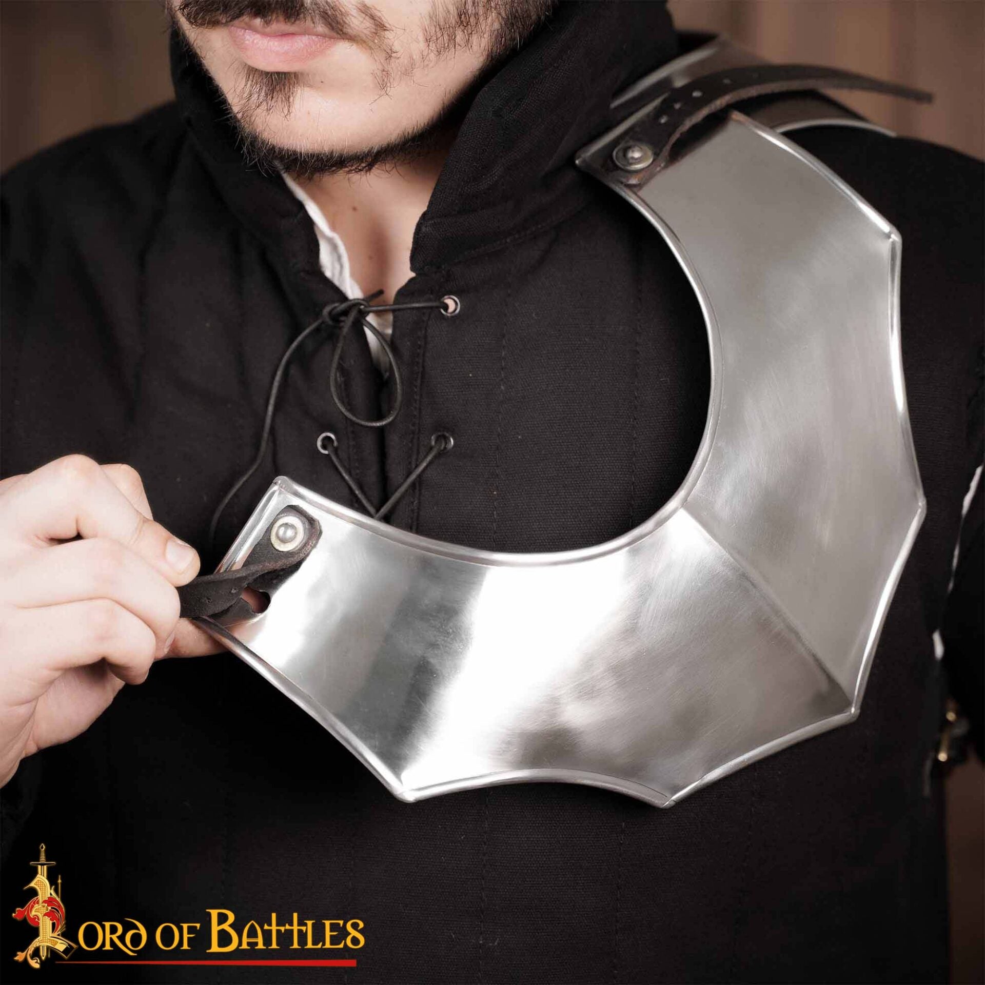 Imagen única de: Gorget de Acero Medieval de Caballero Vengador