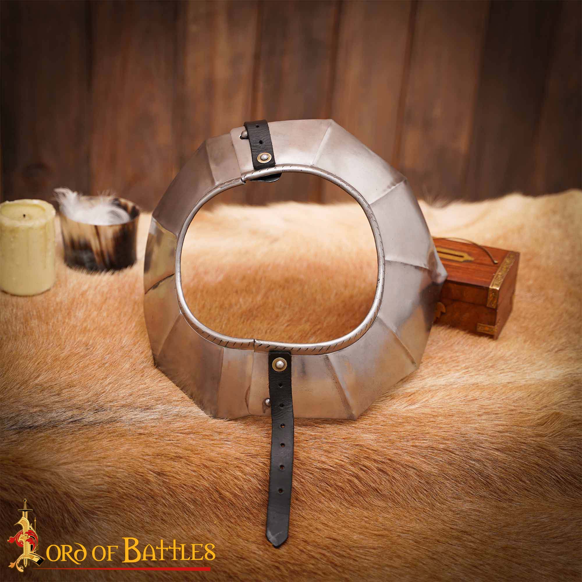 Imagen única de: Gorget Caballero Gótico con Bordes Estriados y Diseño de Cuerda Calibre 16