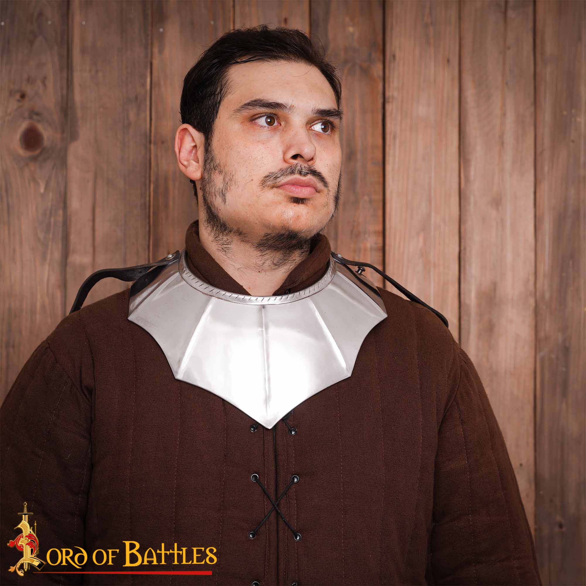 Imagen única de: Gorget Caballero Gótico con Bordes Estriados y Diseño de Cuerda Calibre 16