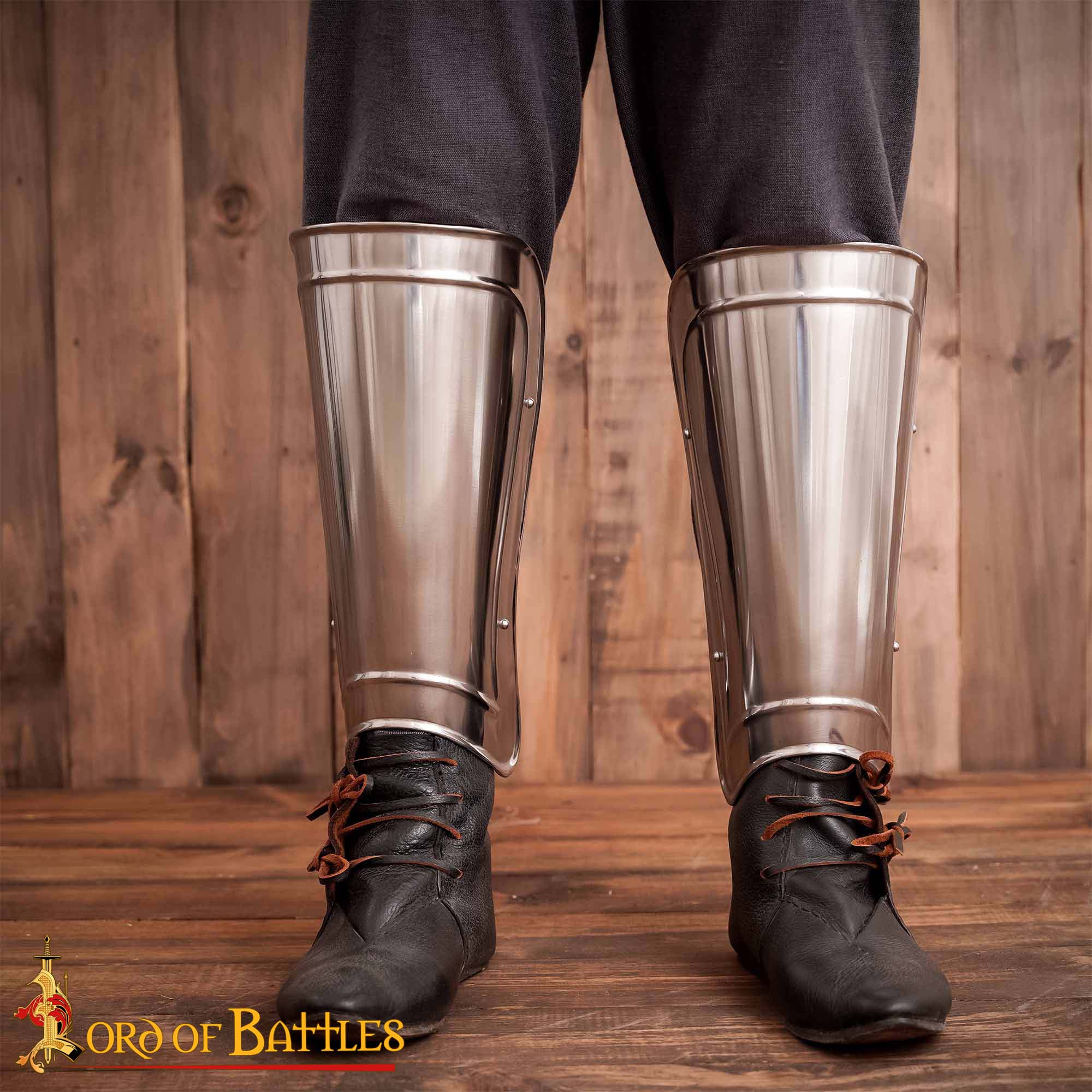 Imagen única de: Grebas Medievales de Acero Liso - Armadura de Piernas del Siglo Xiv para Guerreros Listos para la Batalla