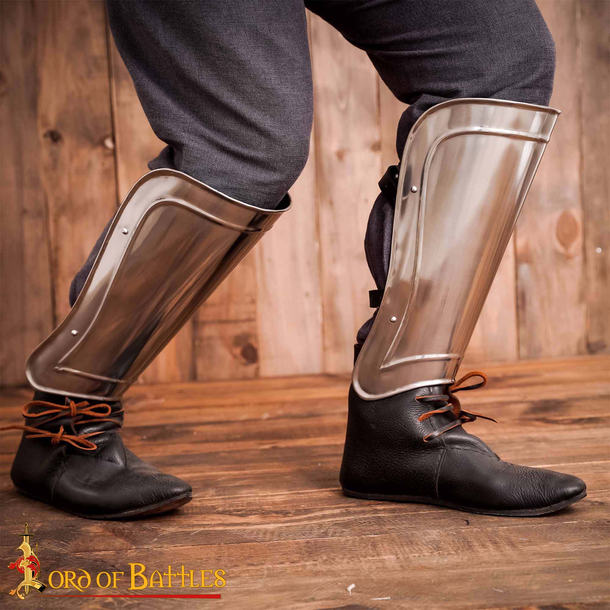 Imagen única de: Grebas Medievales de Acero Liso - Armadura de Piernas del Siglo Xiv para Guerreros Listos para la Batalla