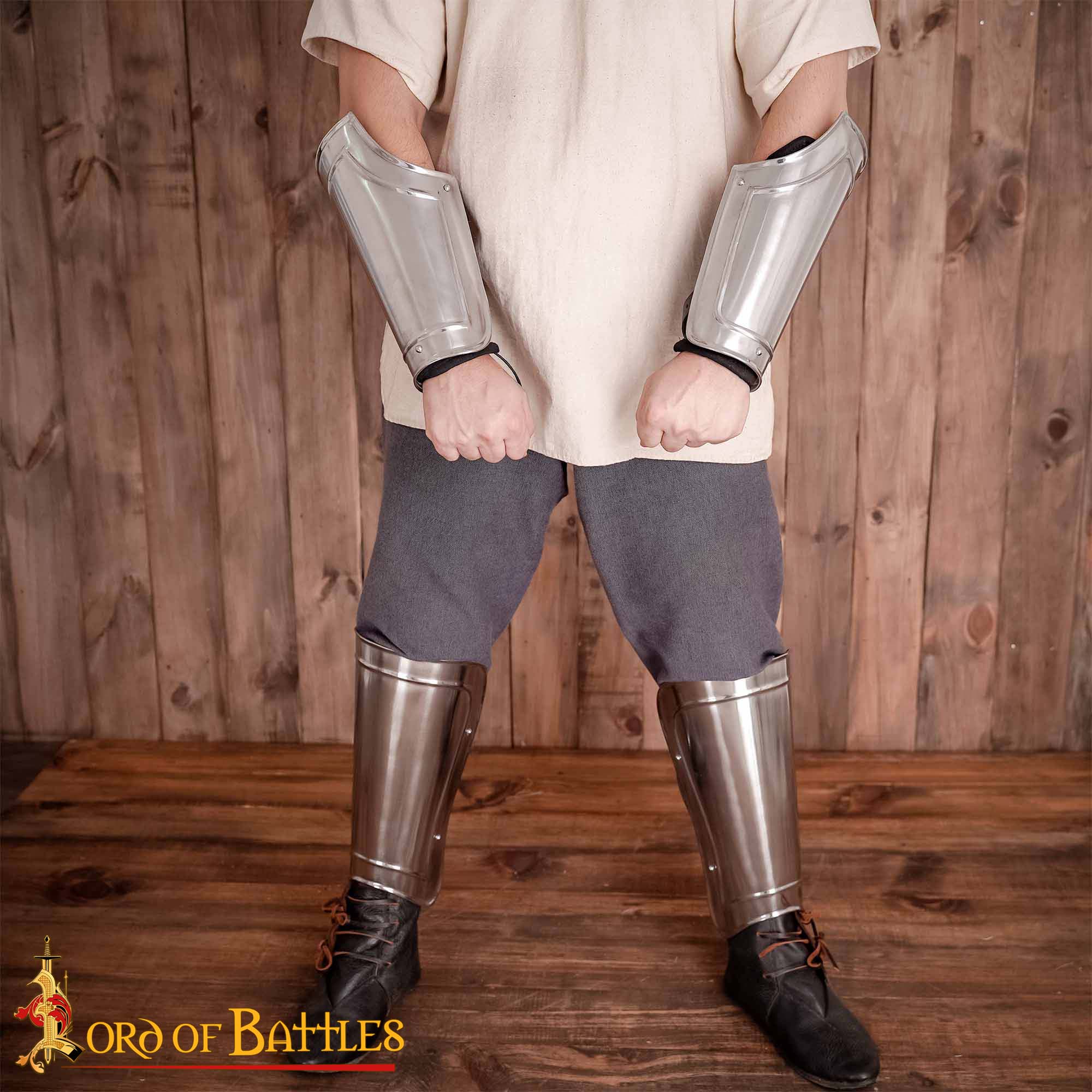 Imagen única de: Grebas Medievales de Acero Liso - Armadura de Piernas del Siglo Xiv para Guerreros Listos para la Batalla