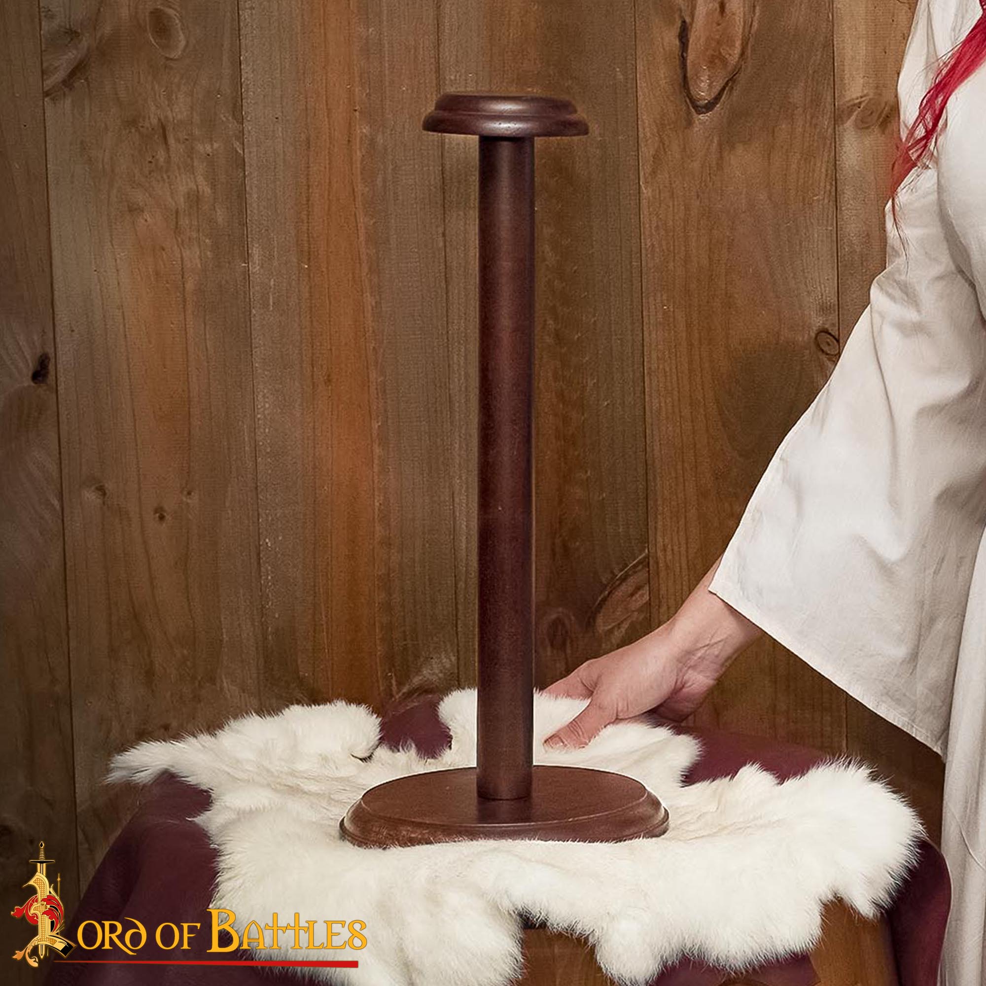 Imagen única de: Soporte de Madera Desmontable Hecho a Mano para Cascos con o sin Aventail