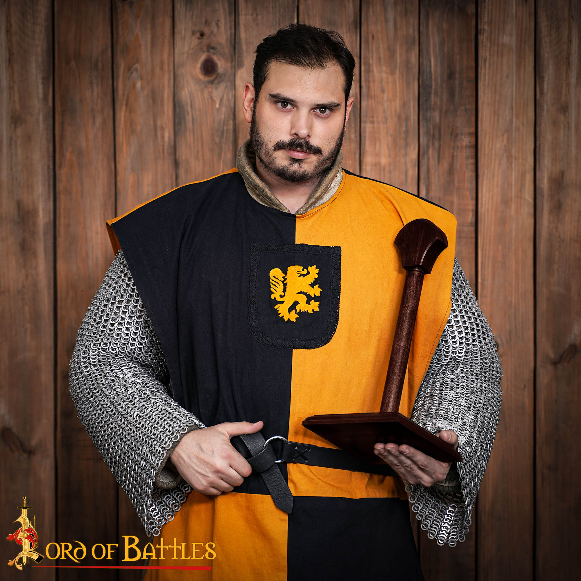 Imagen única de: Soporte para Cascos y Sombreros de Madera Auténtica