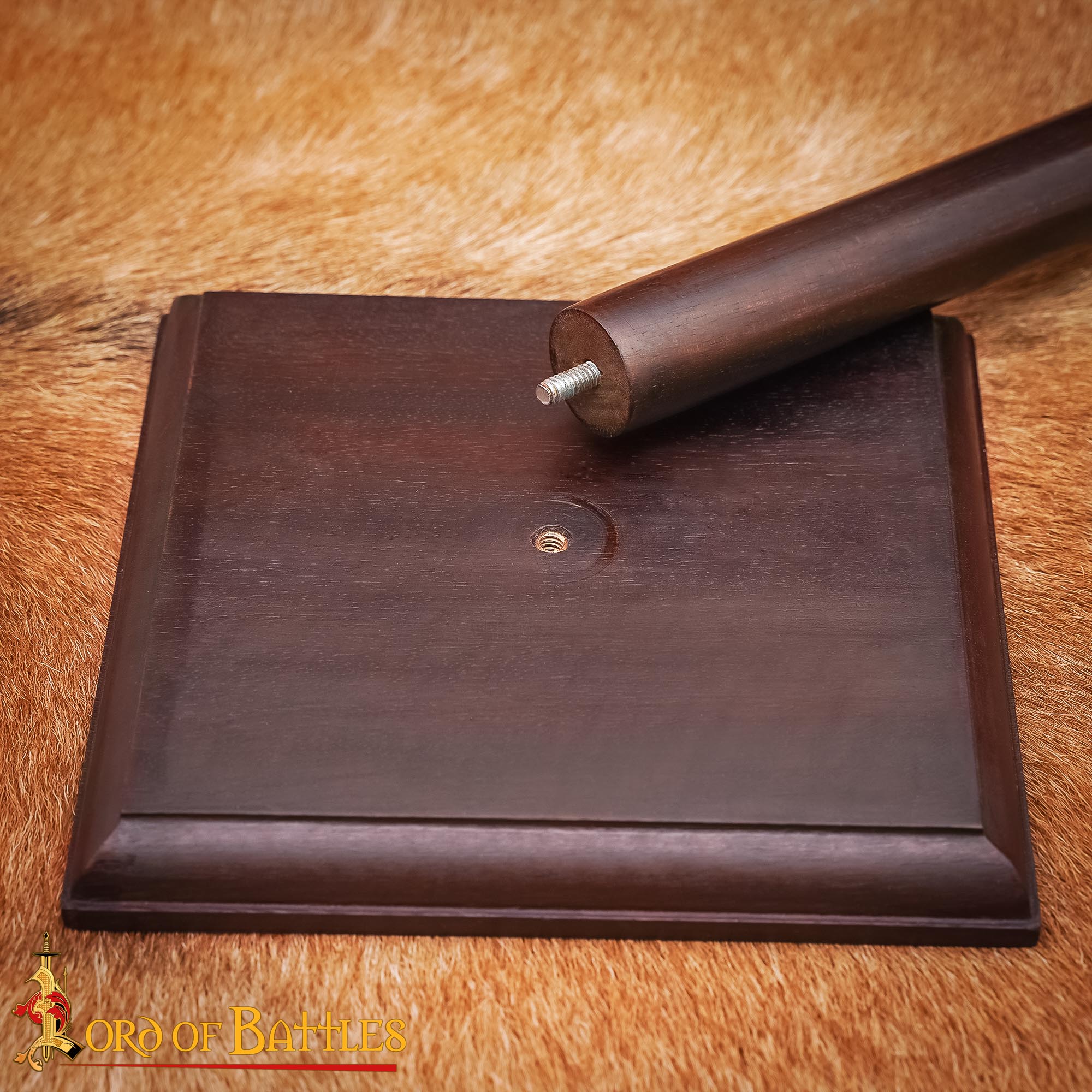 Imagen única de: Soporte para Cascos y Sombreros de Madera Auténtica