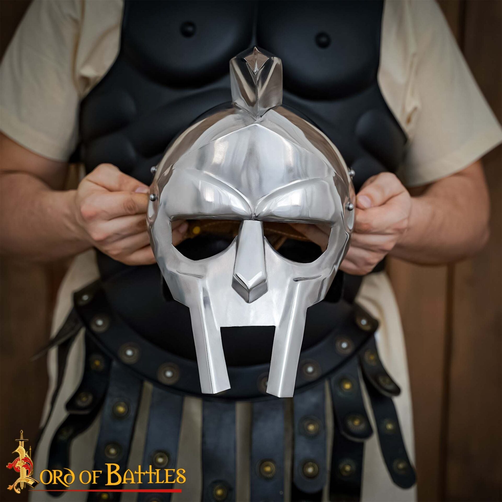 Imagen única de: Casco de Gladiador Maximus - Acero Pulido con Forro de Cuero Armadura de Gladiador Romano