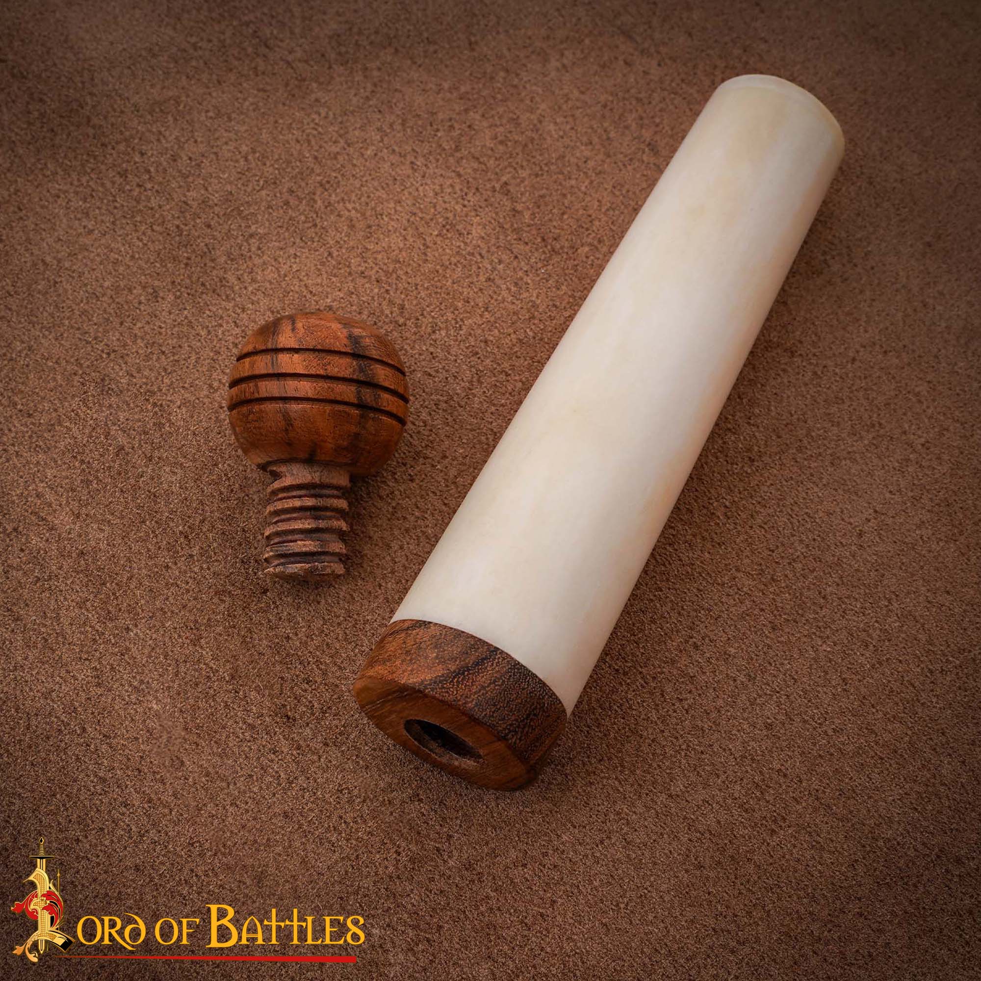 Imagen única de: Porta Agujas Medieval de Hueso de Buey con Tapa de Madera - Tubo de Almacenaje Artesanal