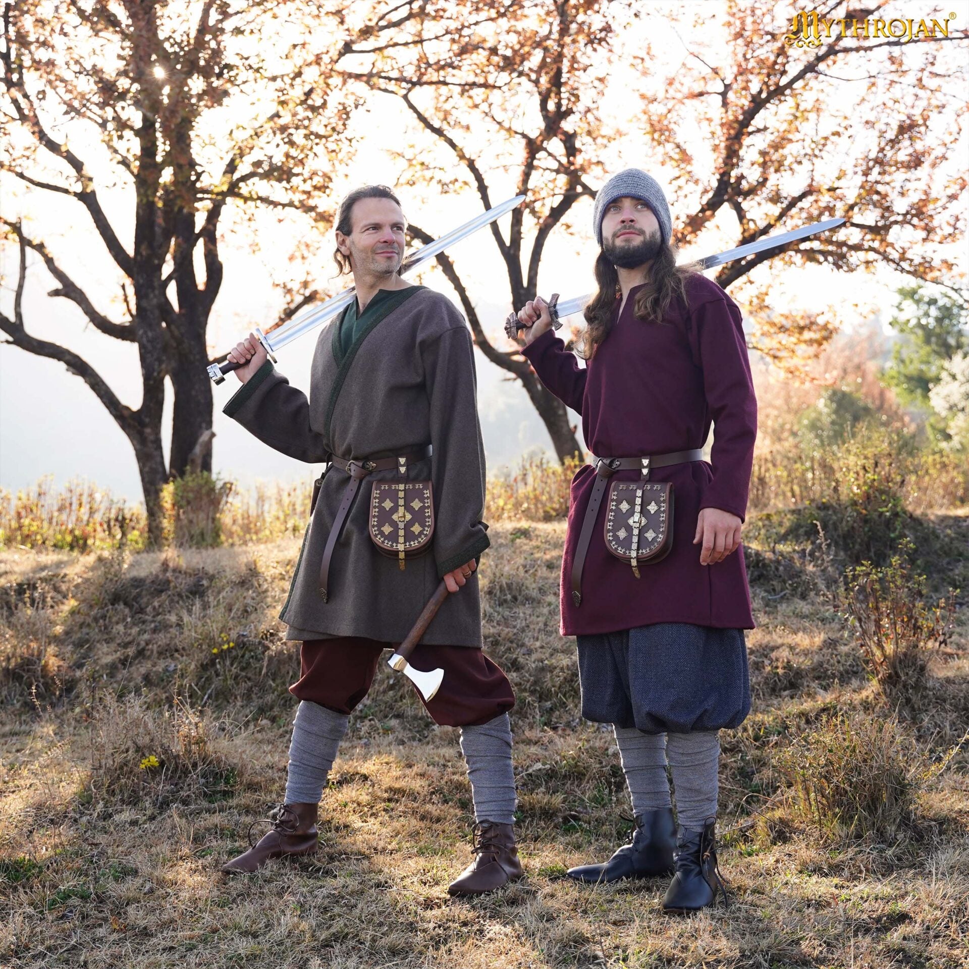 Imagen única de: Cubrepiernas de Lana Raven Viking: Practicidad y Protección con Detalles Históricos