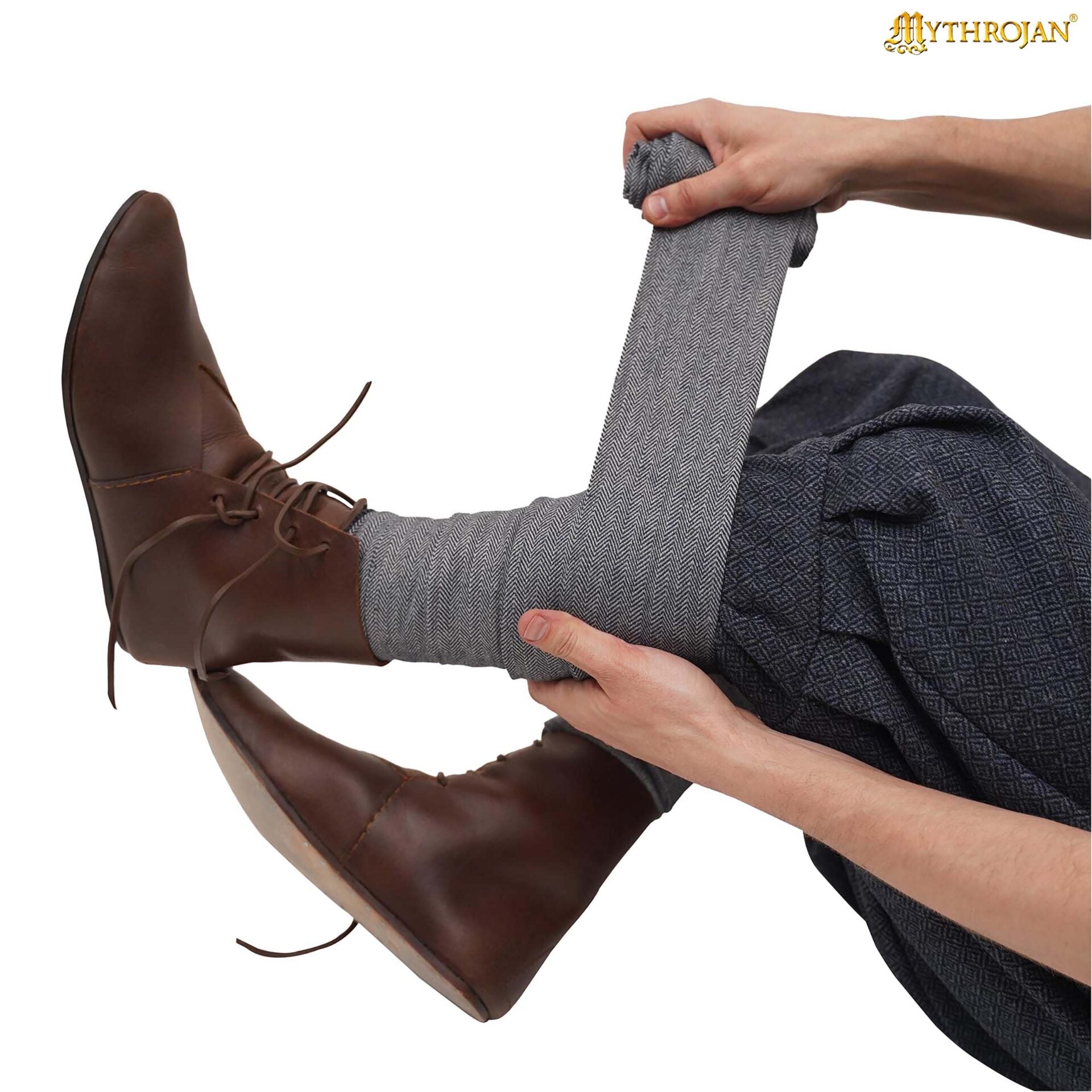 Imagen única de: Cubrepiernas de Lana Raven Viking: Practicidad y Protección con Detalles Históricos