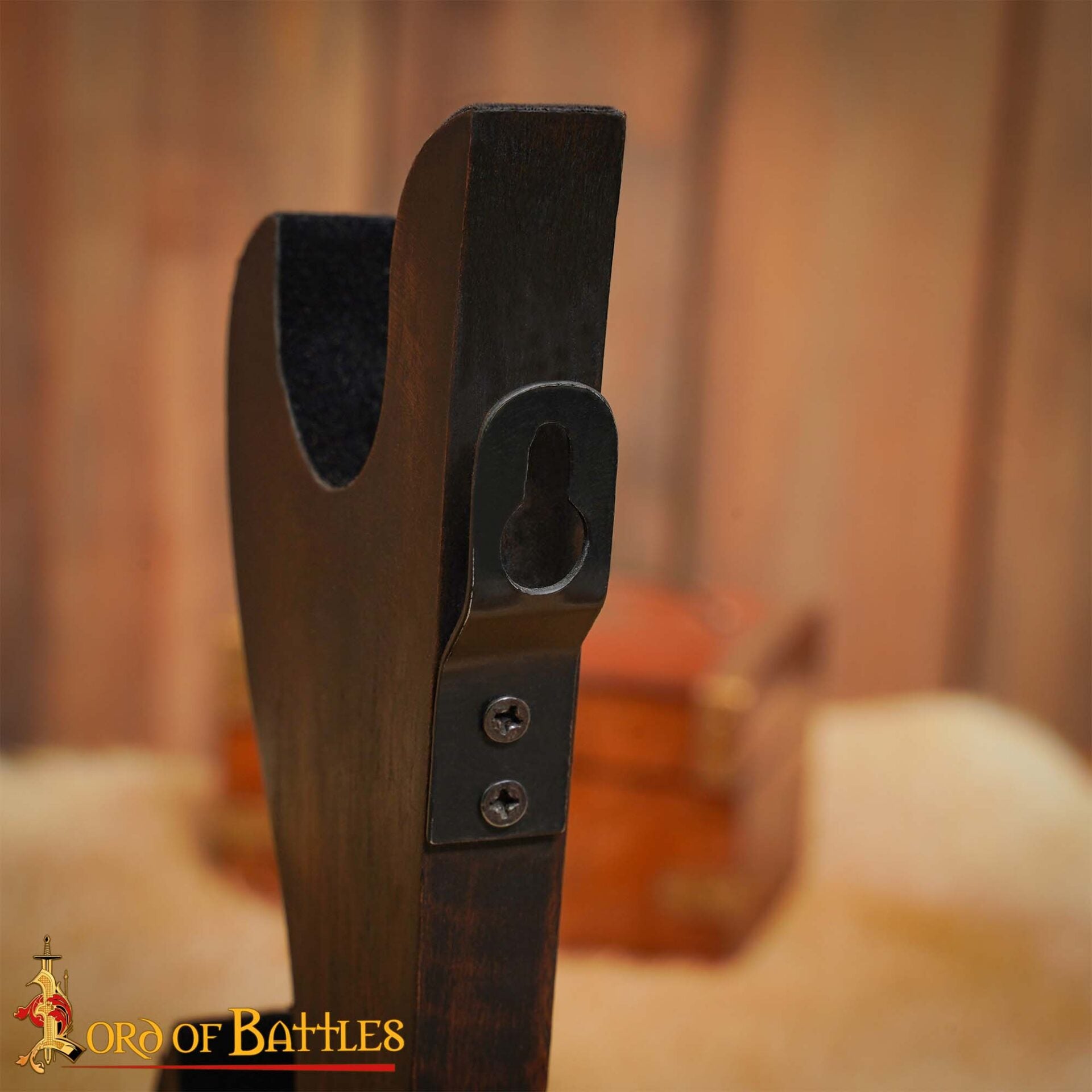 Imagen única de: Expositor de Espadas de Madera Pulida de Dos Pisos - Soporte para Armas Medievales para Pared o Estantería