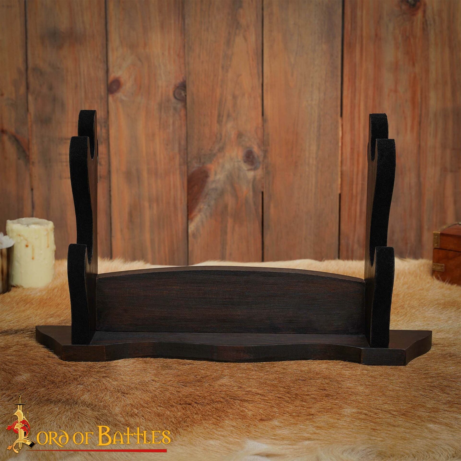 Imagen única de: Expositor de Espadas de Madera Pulida de Dos Pisos - Soporte para Armas Medievales para Pared o Estantería