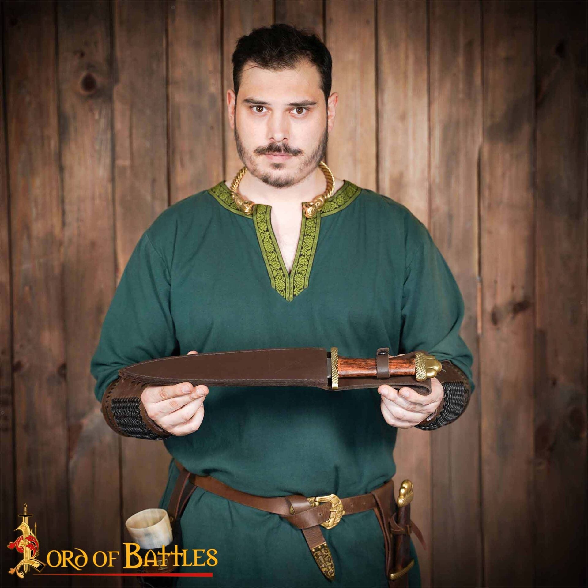 Imagen única de: Daga Vikinga con Penacho Trilobulado de Latón Macizo Puro