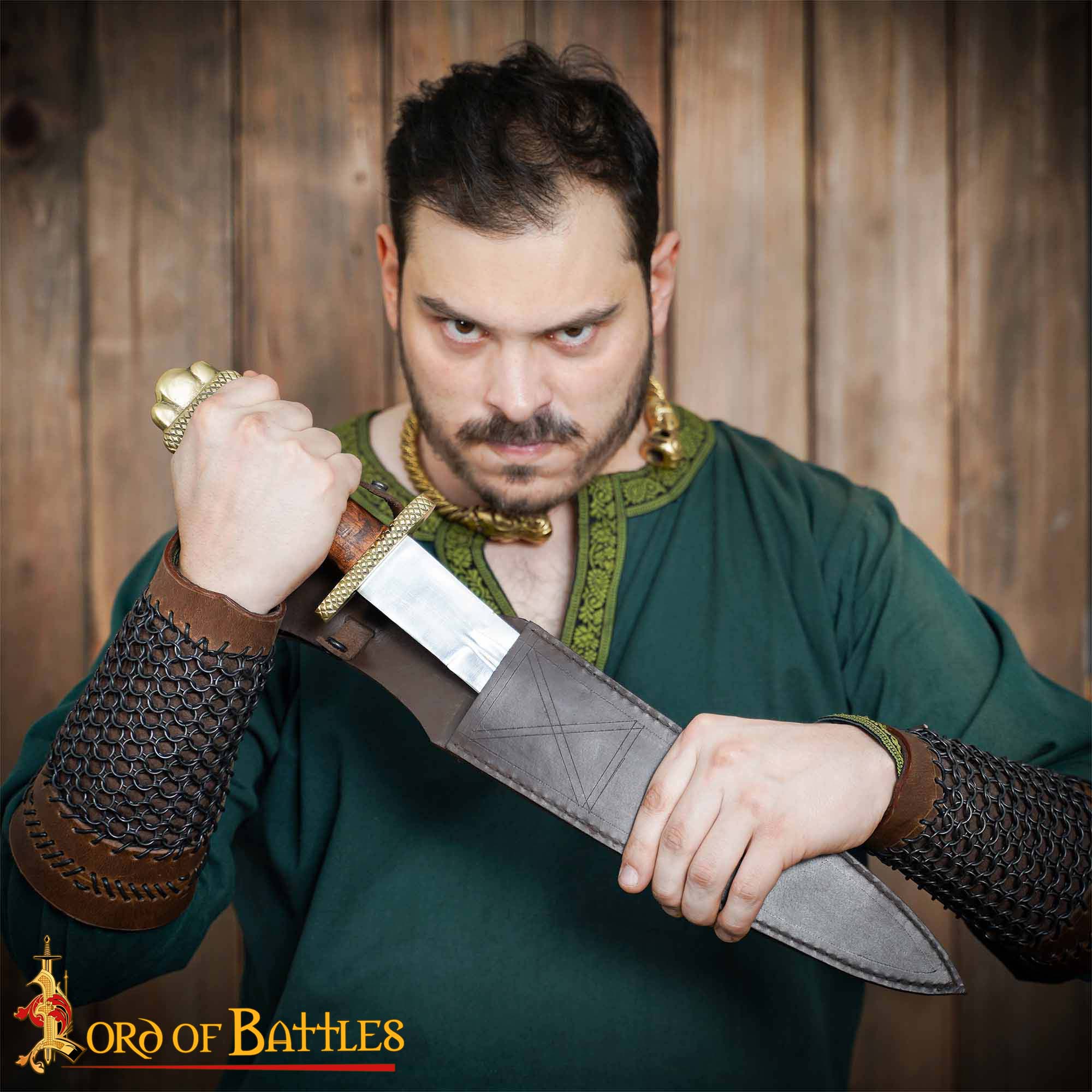 Imagen única de: Daga Vikinga con Penacho Trilobulado de Latón Macizo Puro