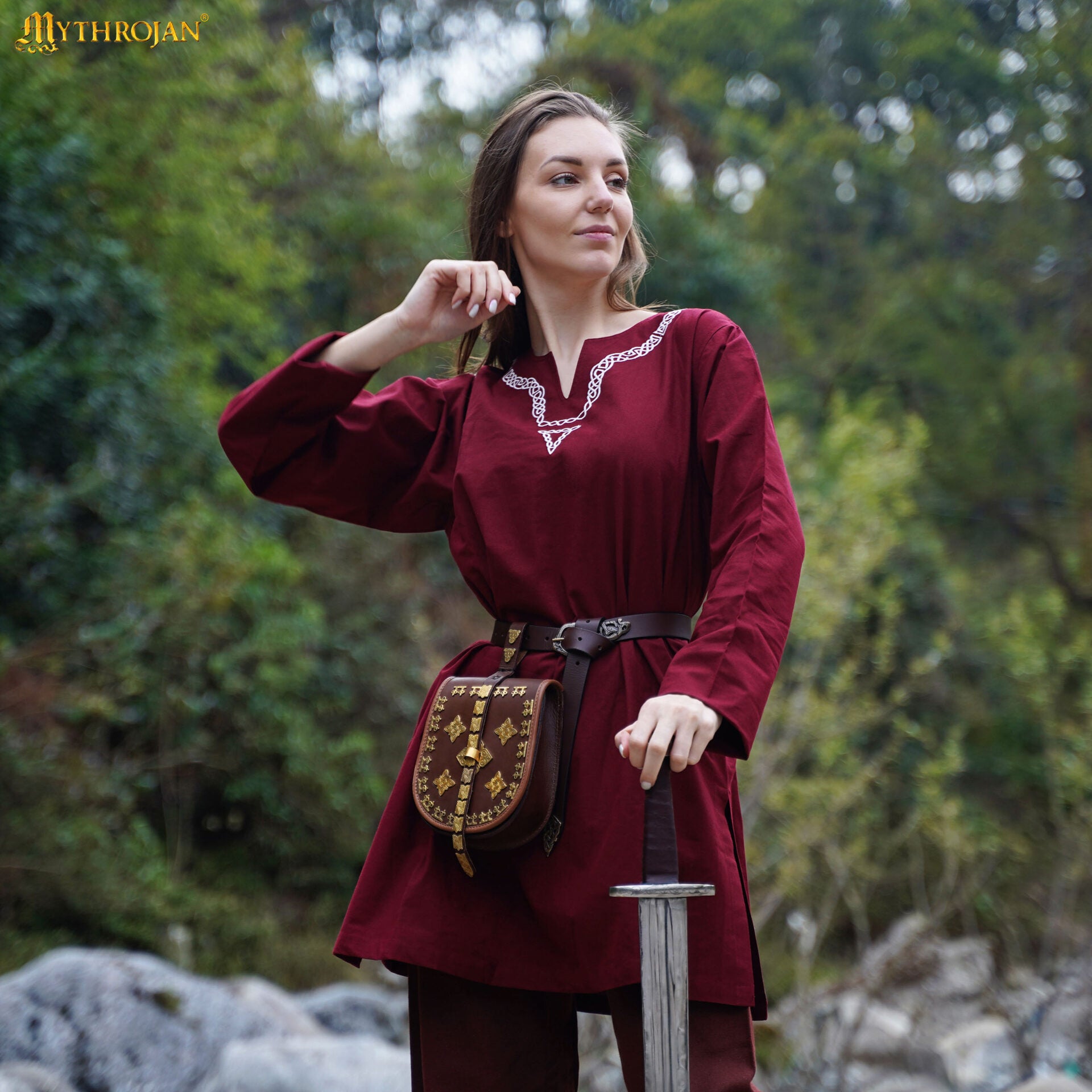 Túnica Vikinga Medieval de Algodón con Cuello Bordado