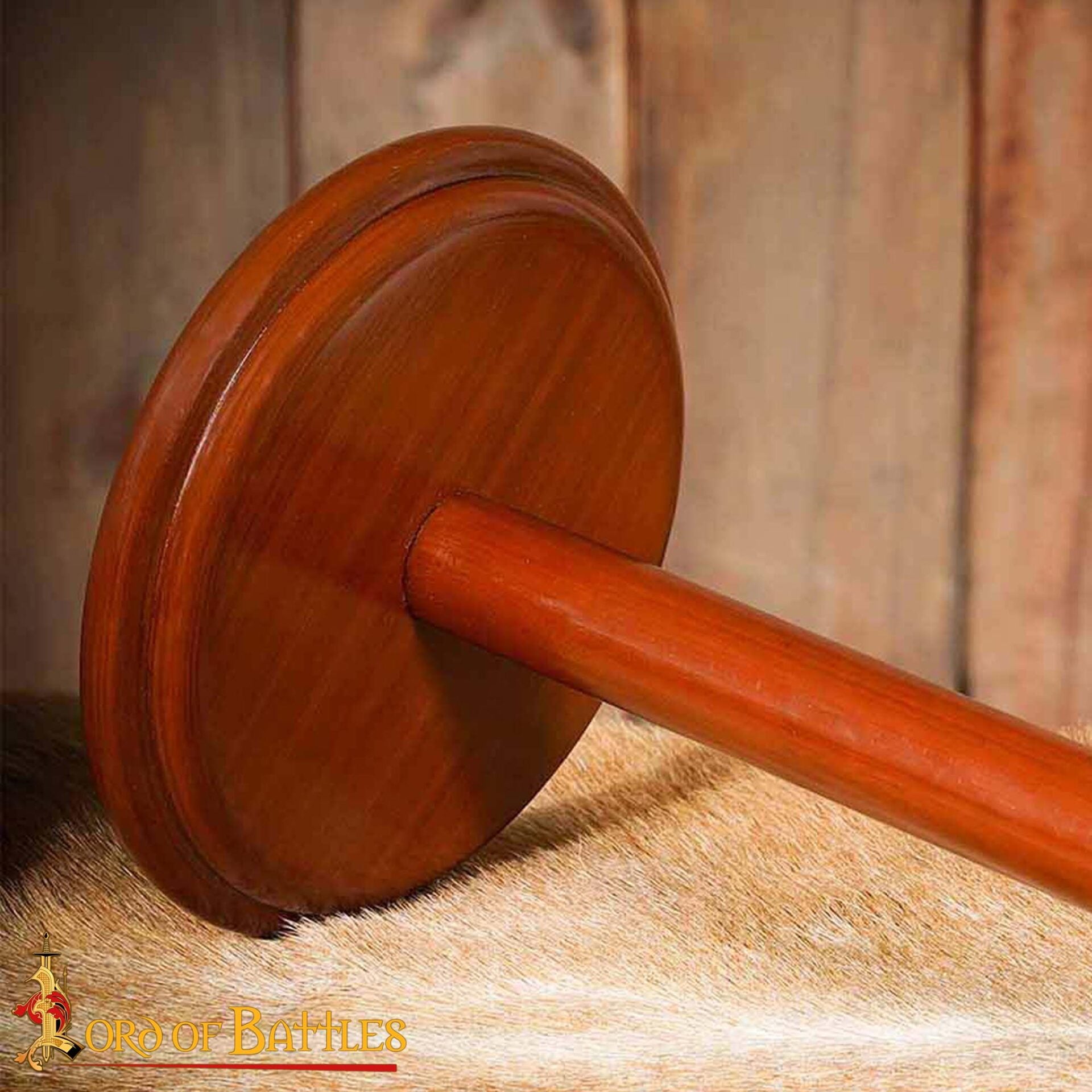 Imagen única de: Soporte para Casco Medieval de Madera - Acabado Nogal, Base Redonda