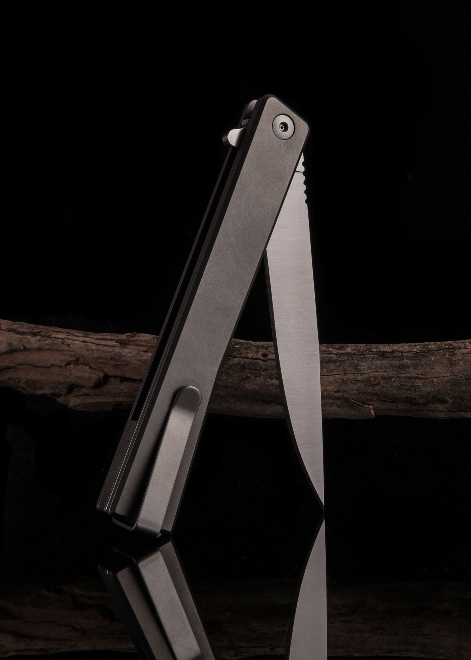 Imagen única de: Navaja De Bolsillo Solstice, Titanio, Acabado Satinado, Ocaso Cuchillos